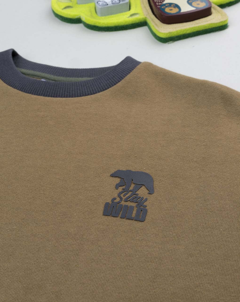 Felpa bimbo color block marrone