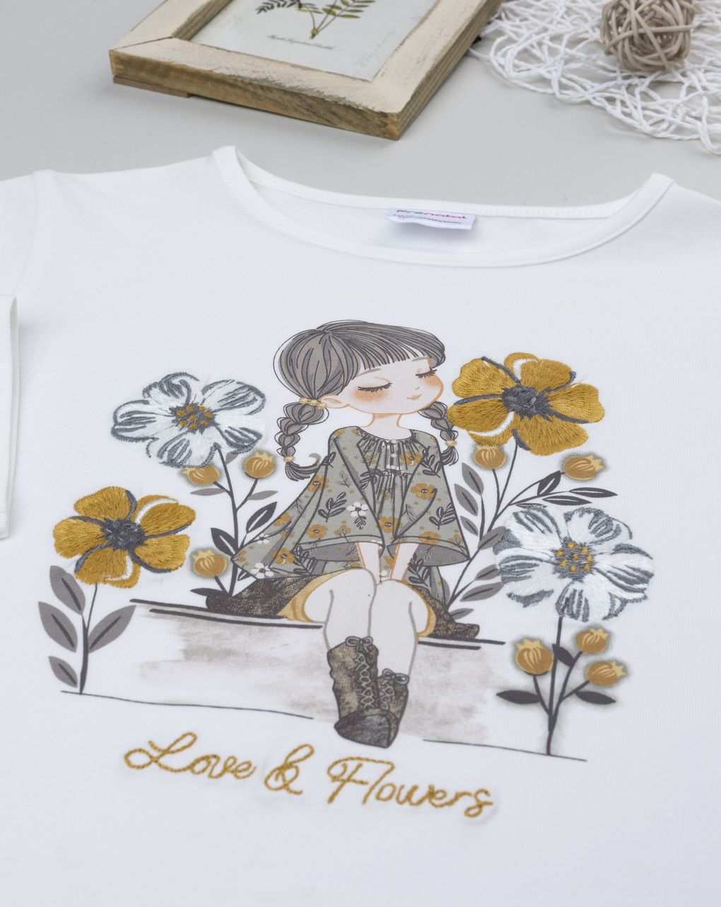 T-shirt bambina bianca ricami