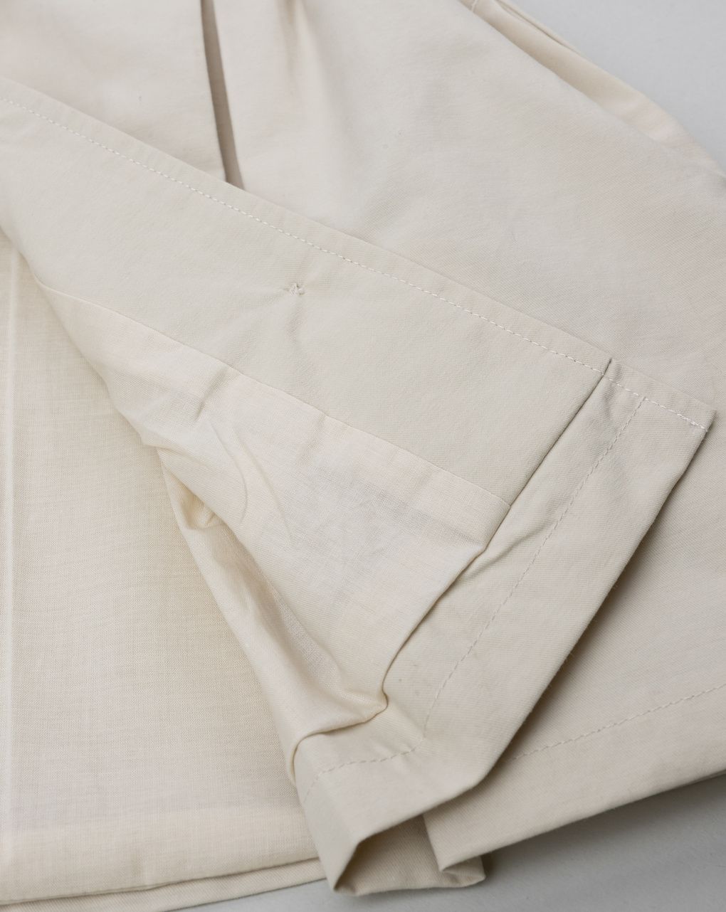 Trench bimba beige con cappuccio