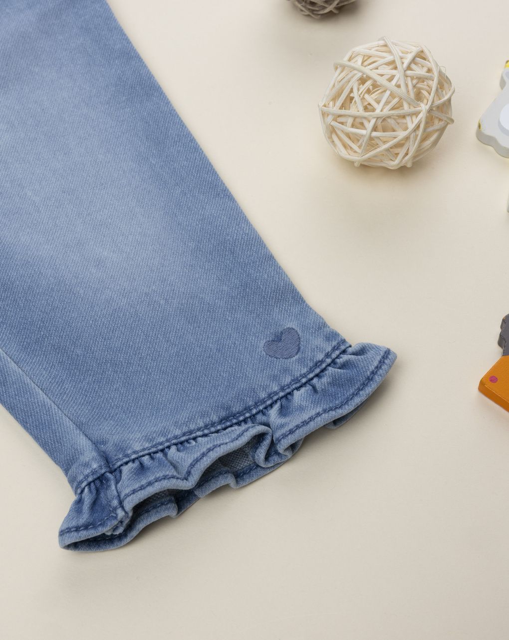 Pantalone denim bimba rouches