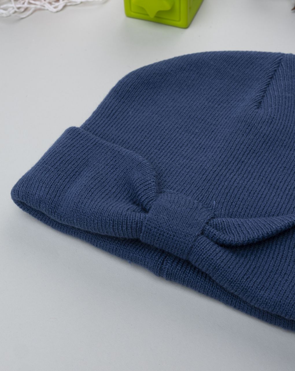 Berretto blu bambina con fiocco