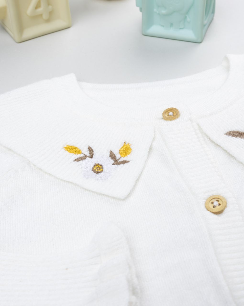 Cardigan bambina bianco con ricami