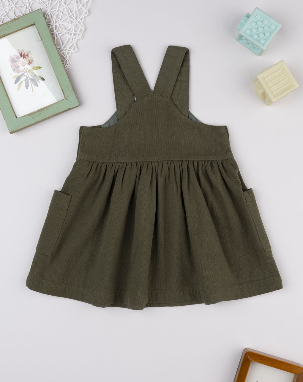 Abito salopette bimba verde con ricami