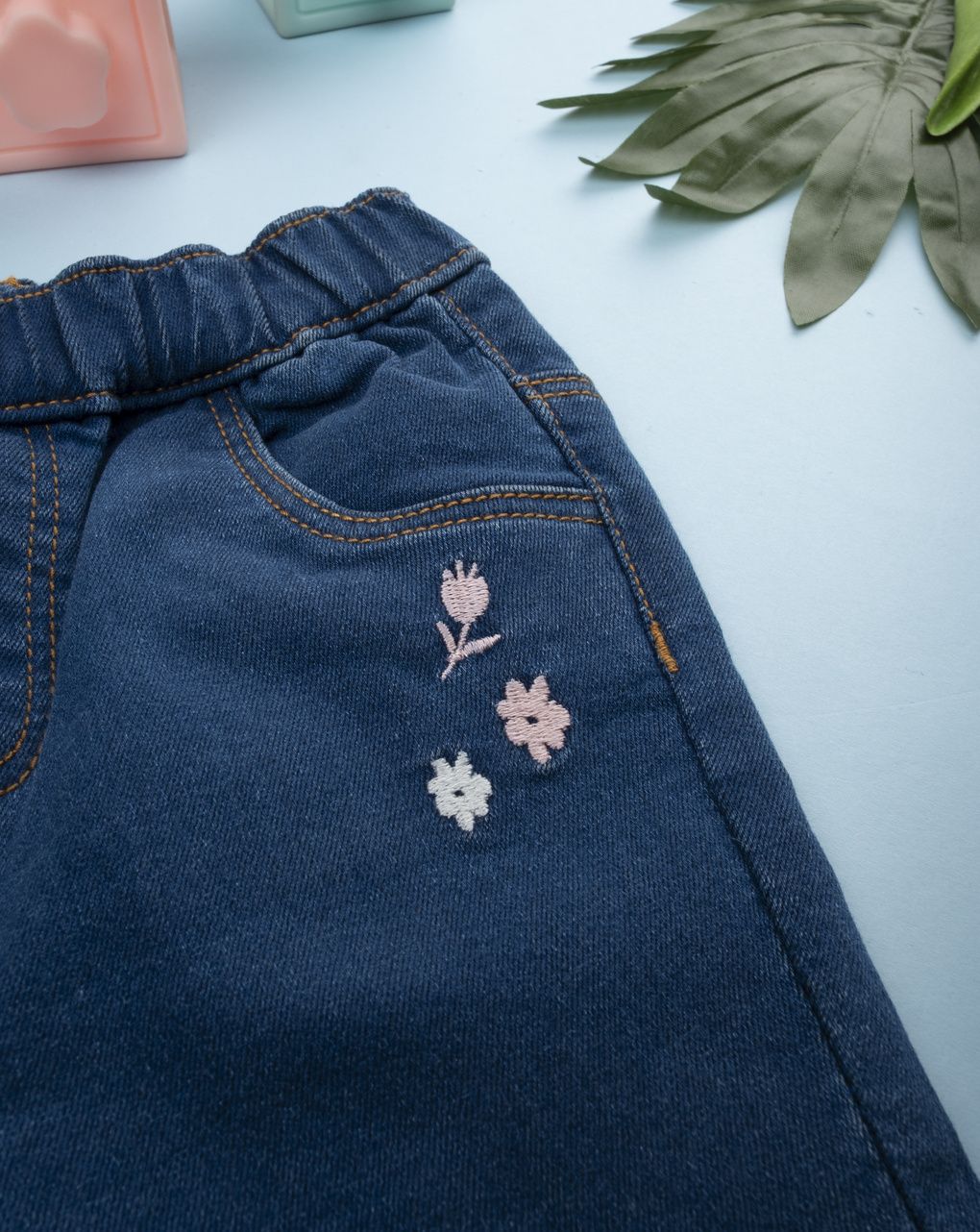 Pantalone zampa denim bimba ricami fiori