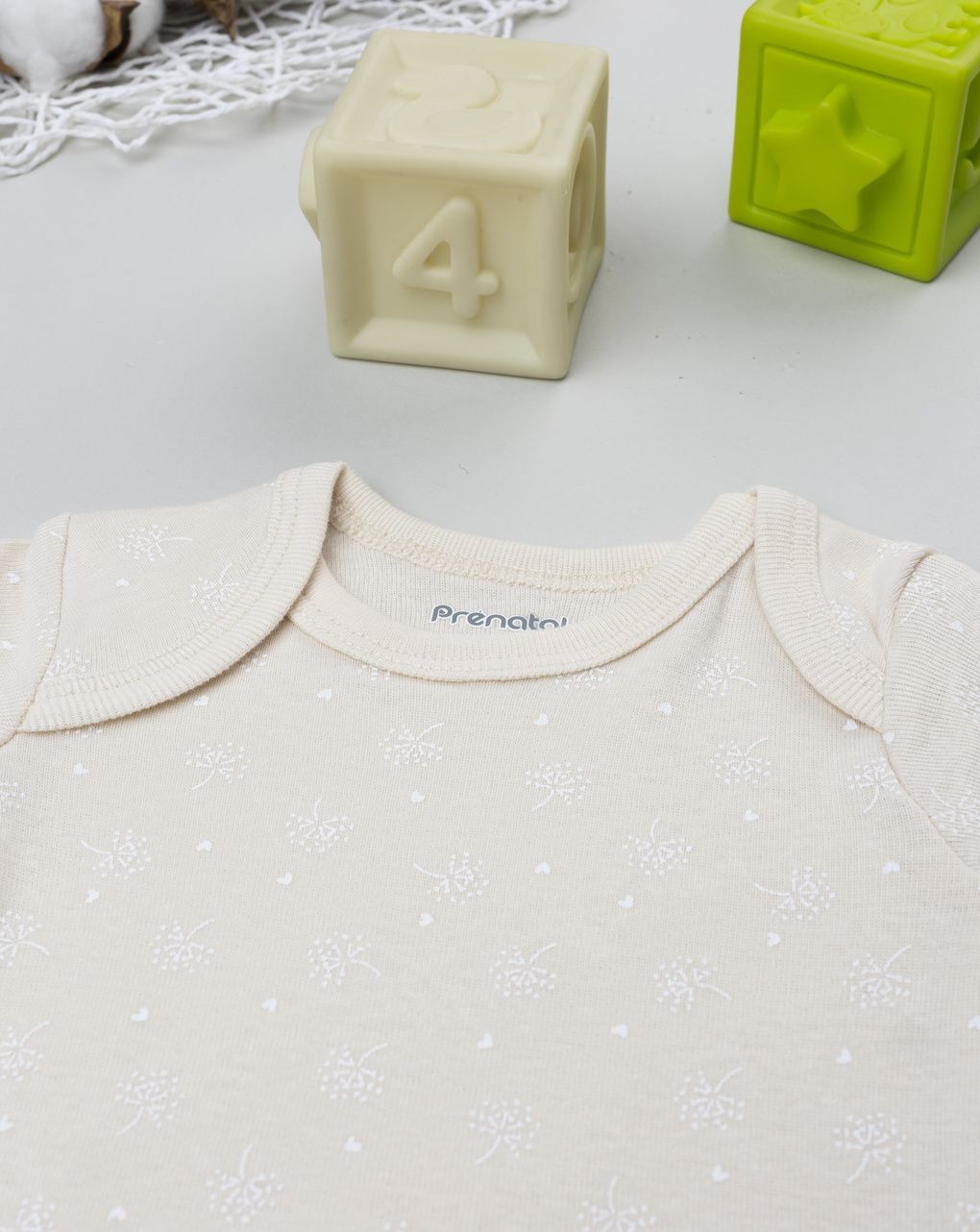 Body neonata beige con fiori allover