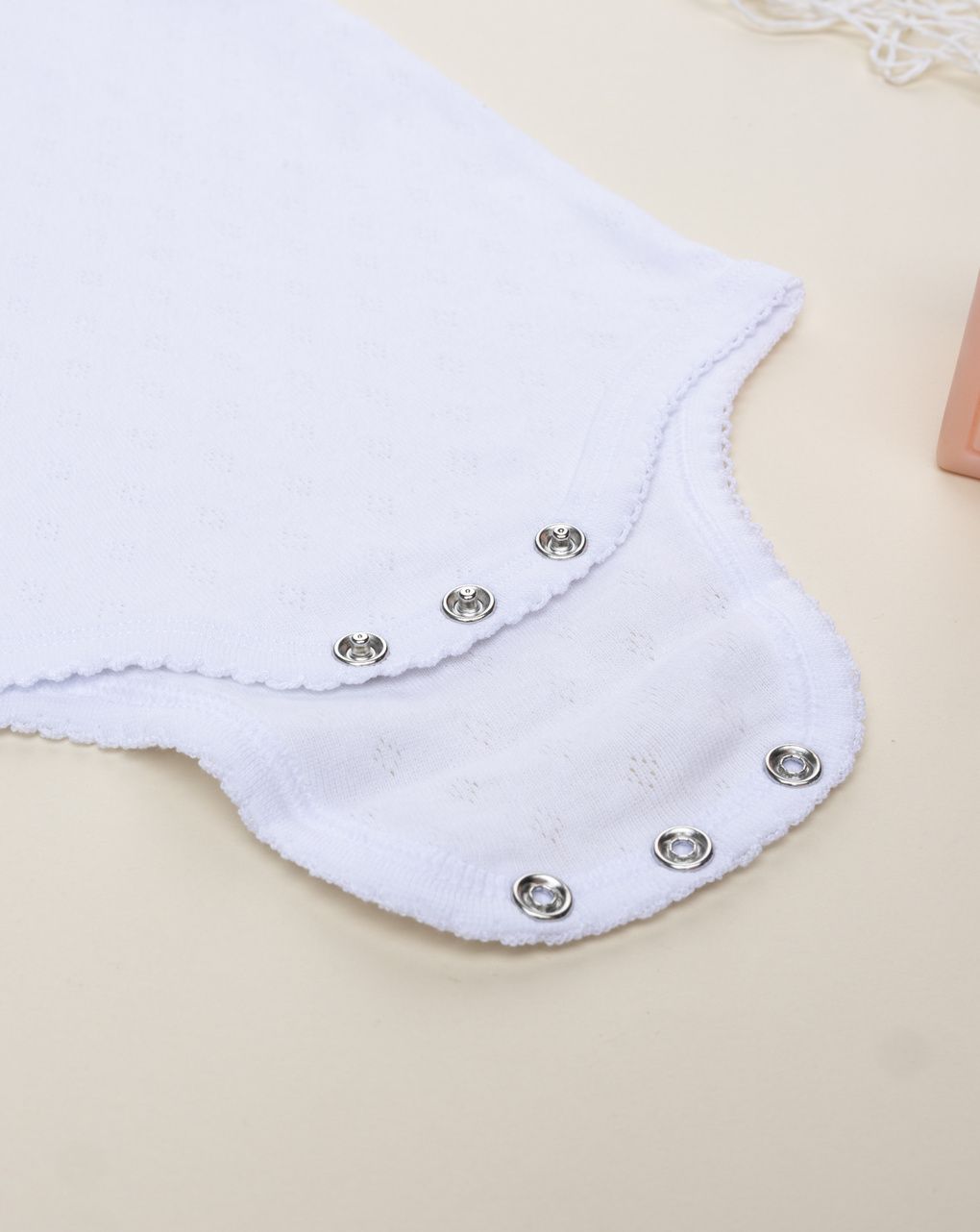 Body bimba bianco spalla larga traforato