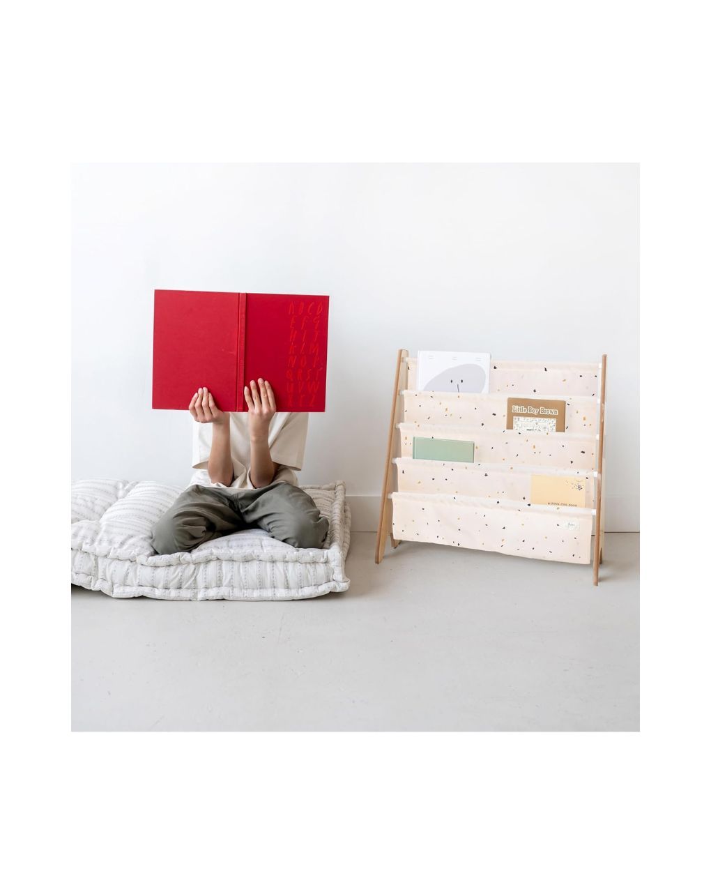 Libreria montessoriana terrazzo crema poliestere riciclato 61x63 x25,4 cm - 3 sprouts