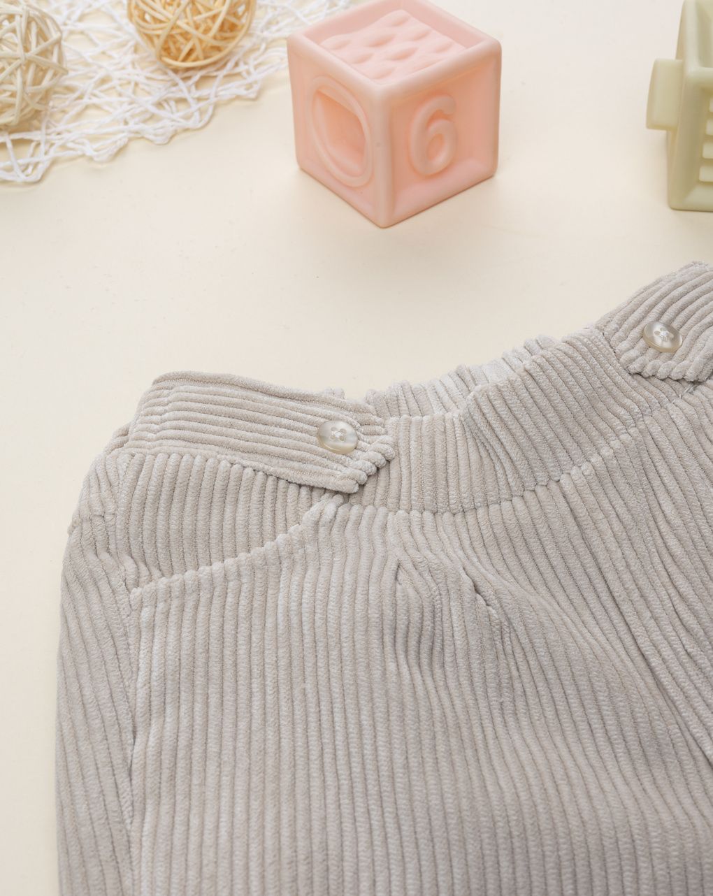 Pantaloni coste beige bimba con ricamo