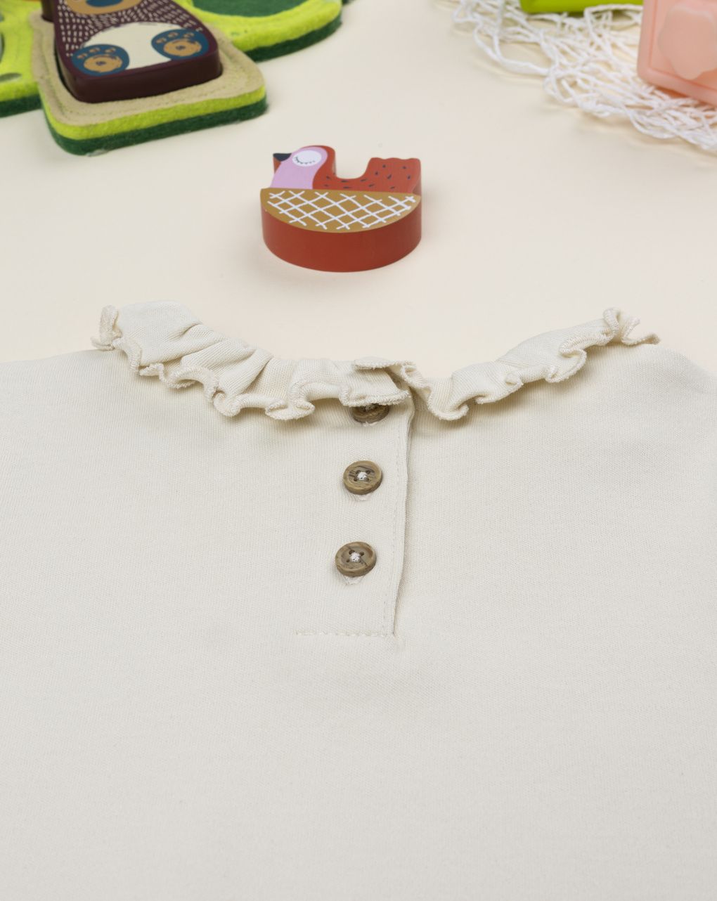 T-shirt bimba panna ricami girocollo