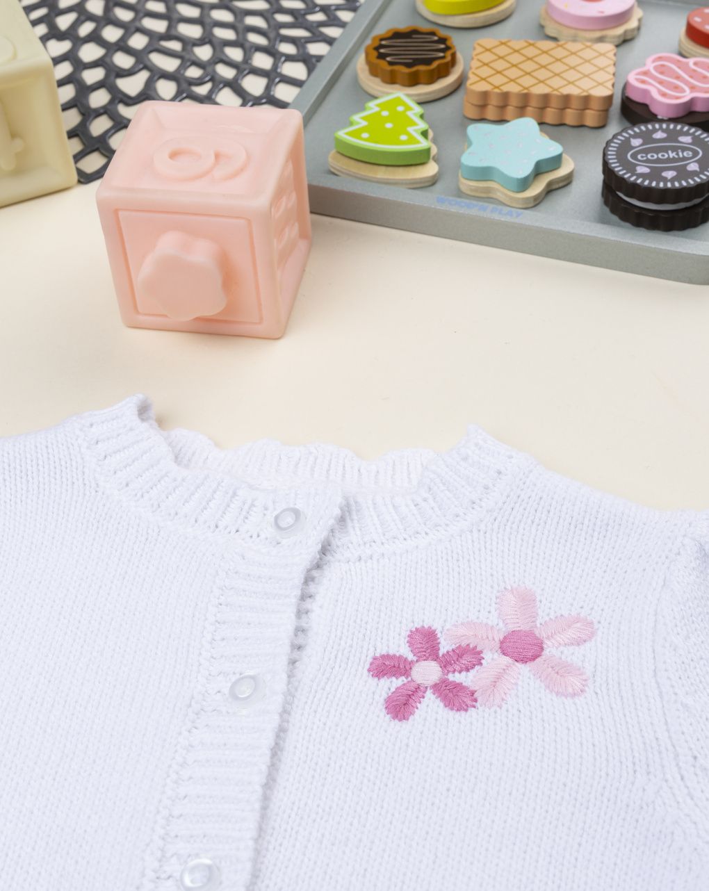 Cardigan bimba bianco fiori ricamati