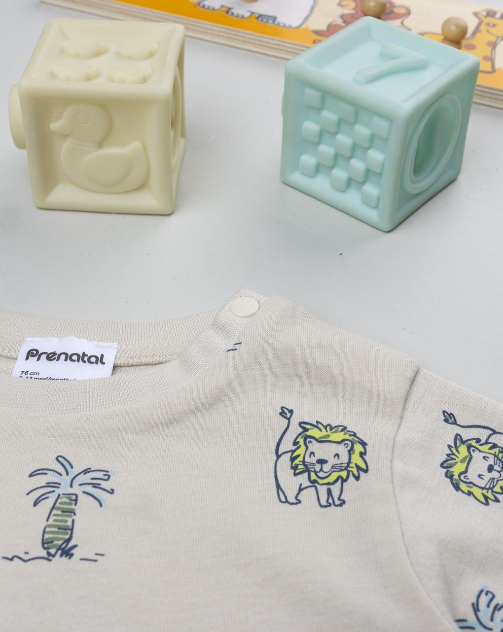 T-shirt bimbo beige stampa allover animali