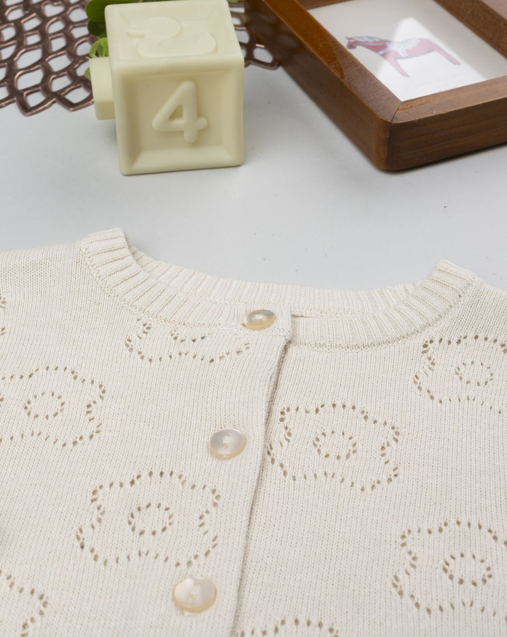 Cardigan bimba beige traforato