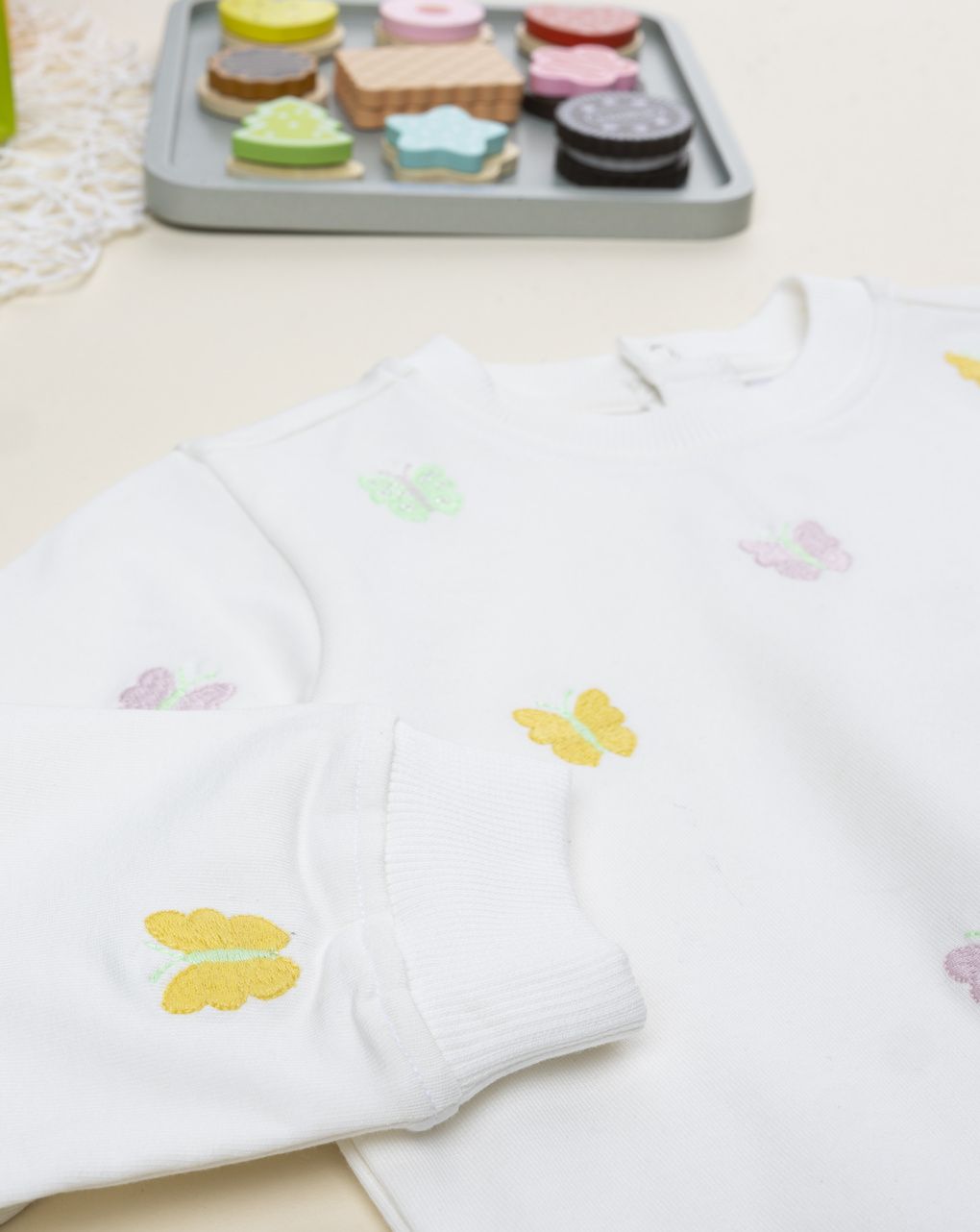 Felpa bimba ricami farfalle