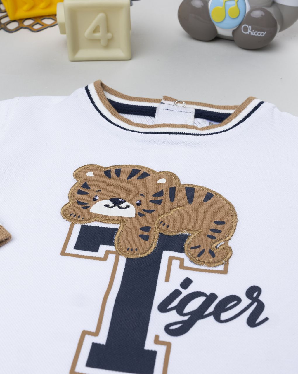 T-shirt bimbo bianca stampa e patch tigre
