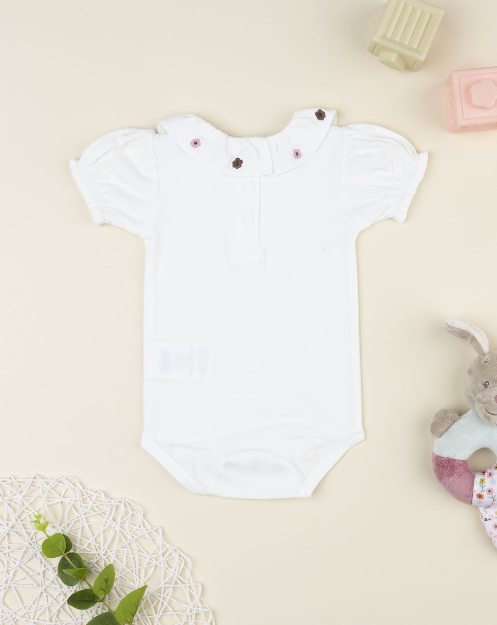 Body bimba bianco colletto fiori ricamati