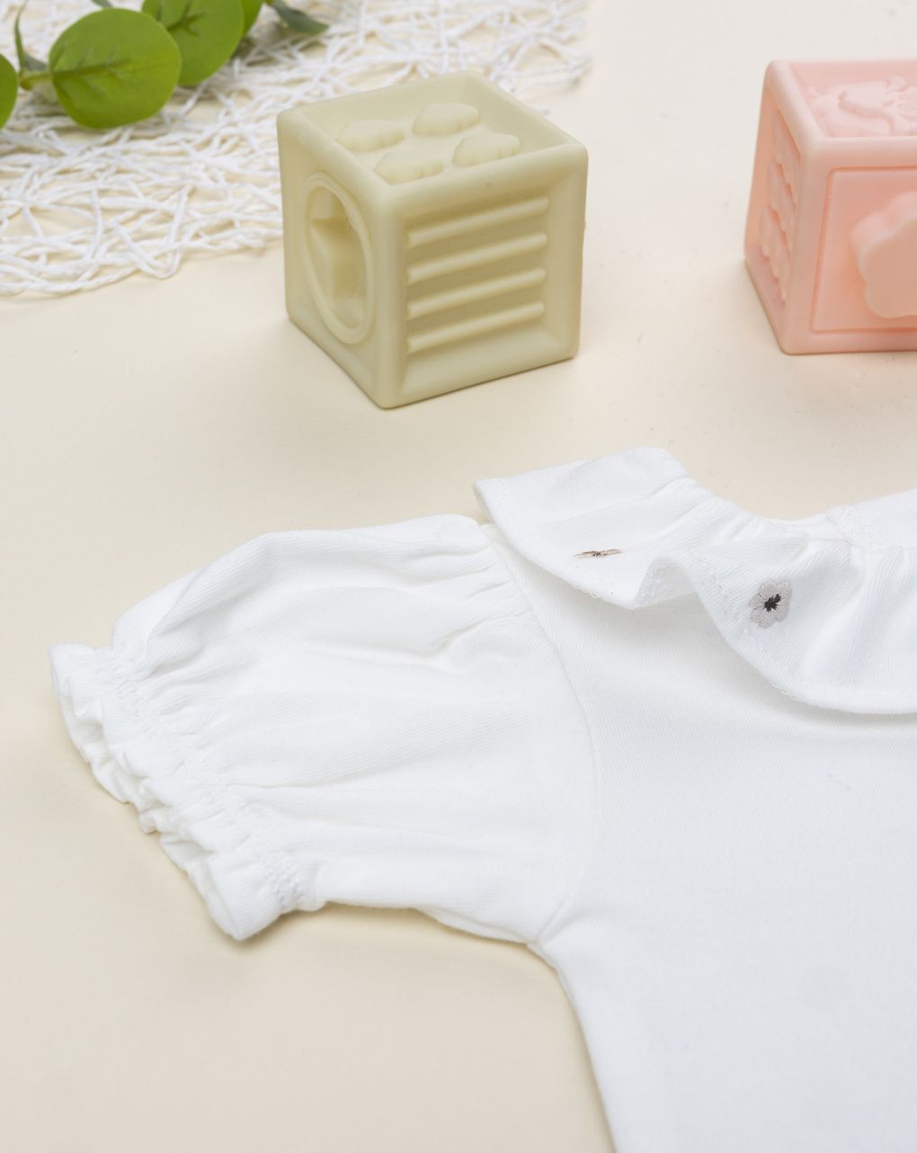 Body bimba bianco colletto fiori ricamati