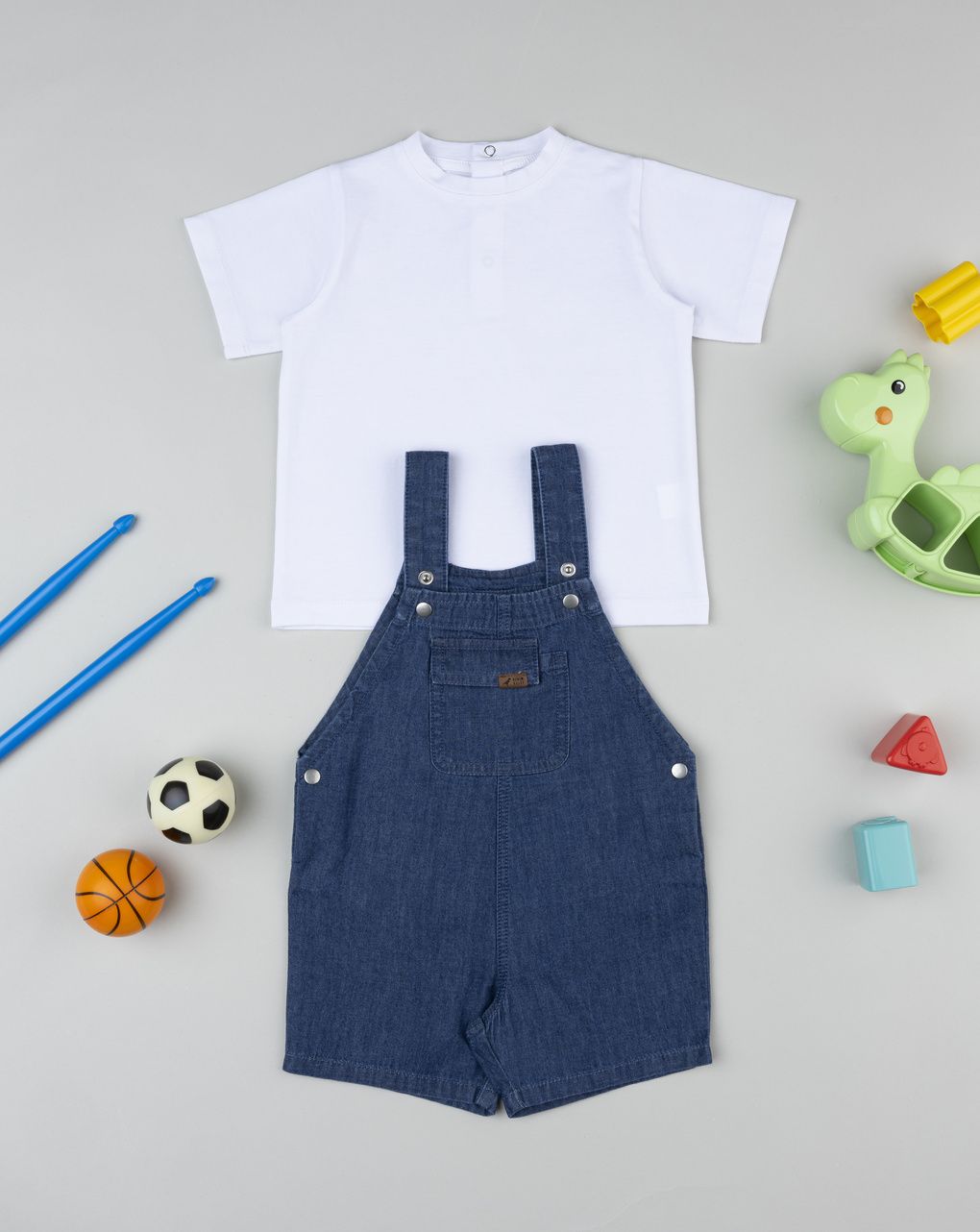 Completo bimbo salopette e t-shirt