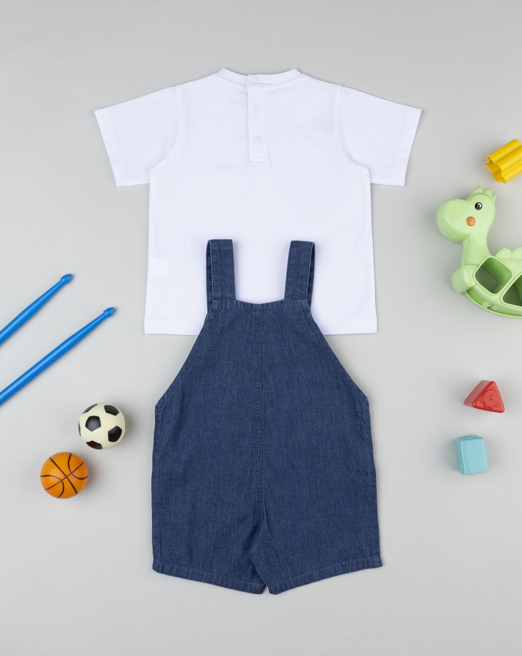 Completo bimbo salopette e t-shirt