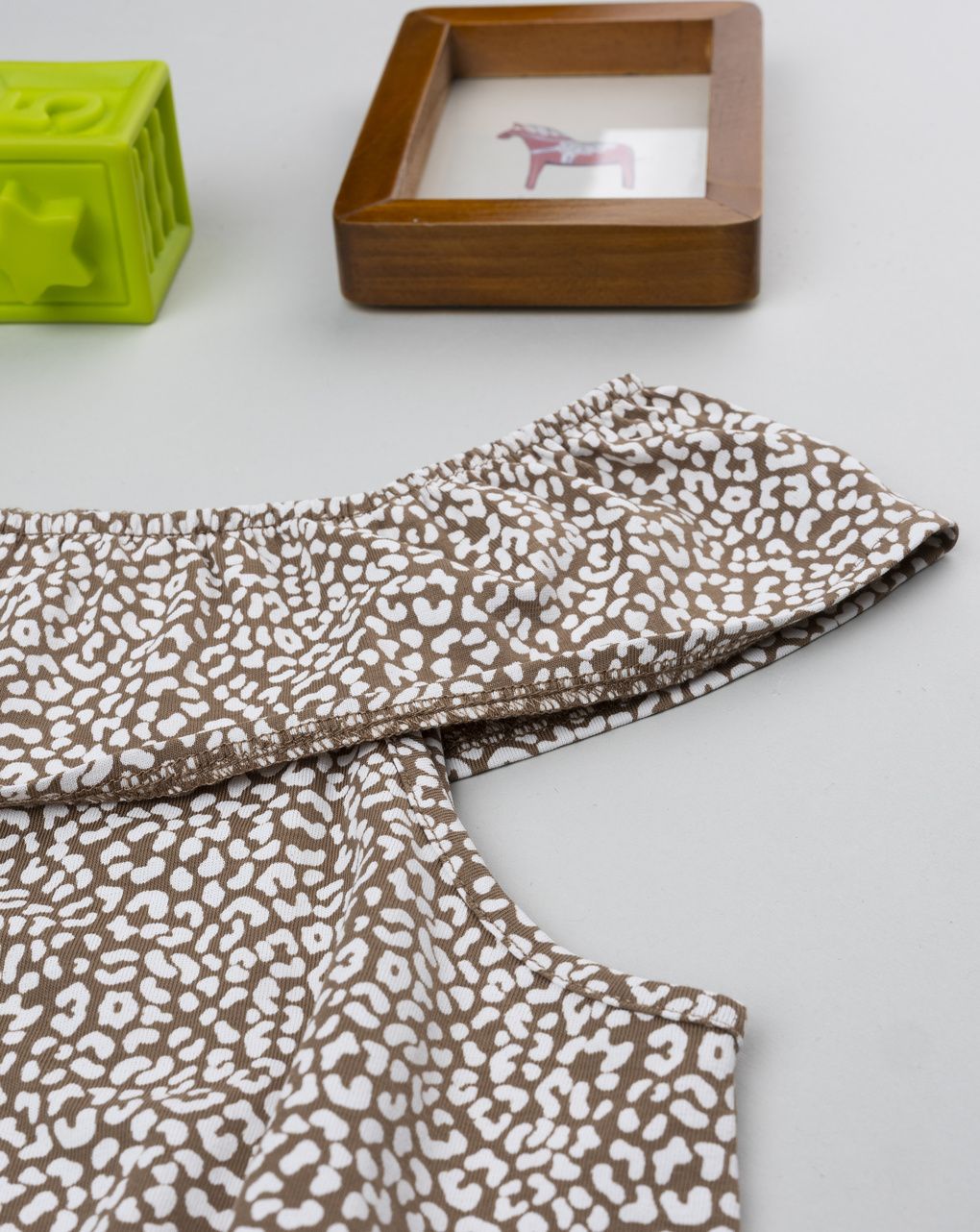 Tutina bambina macula marrone