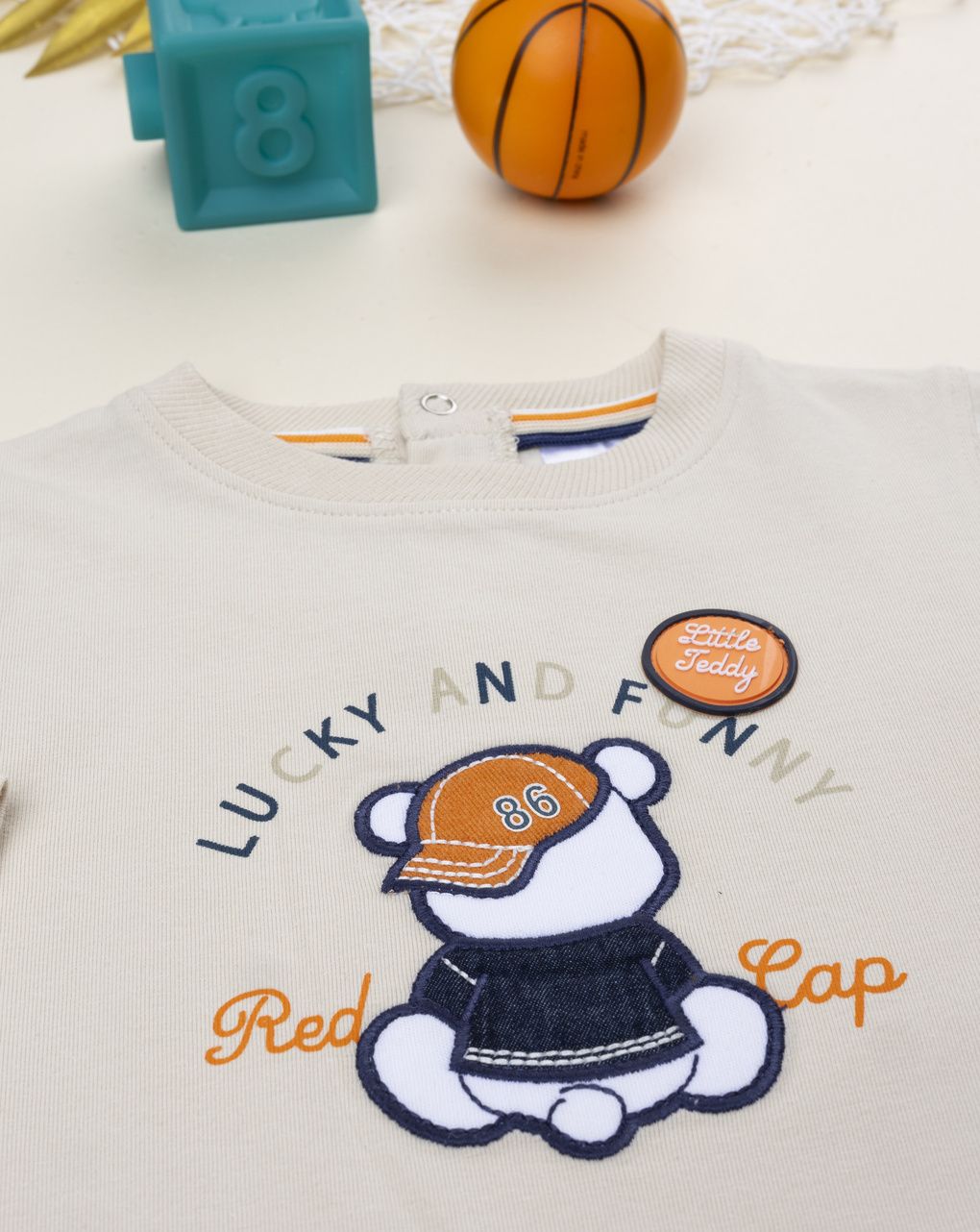 T-shirt bimbo beige stampa basket