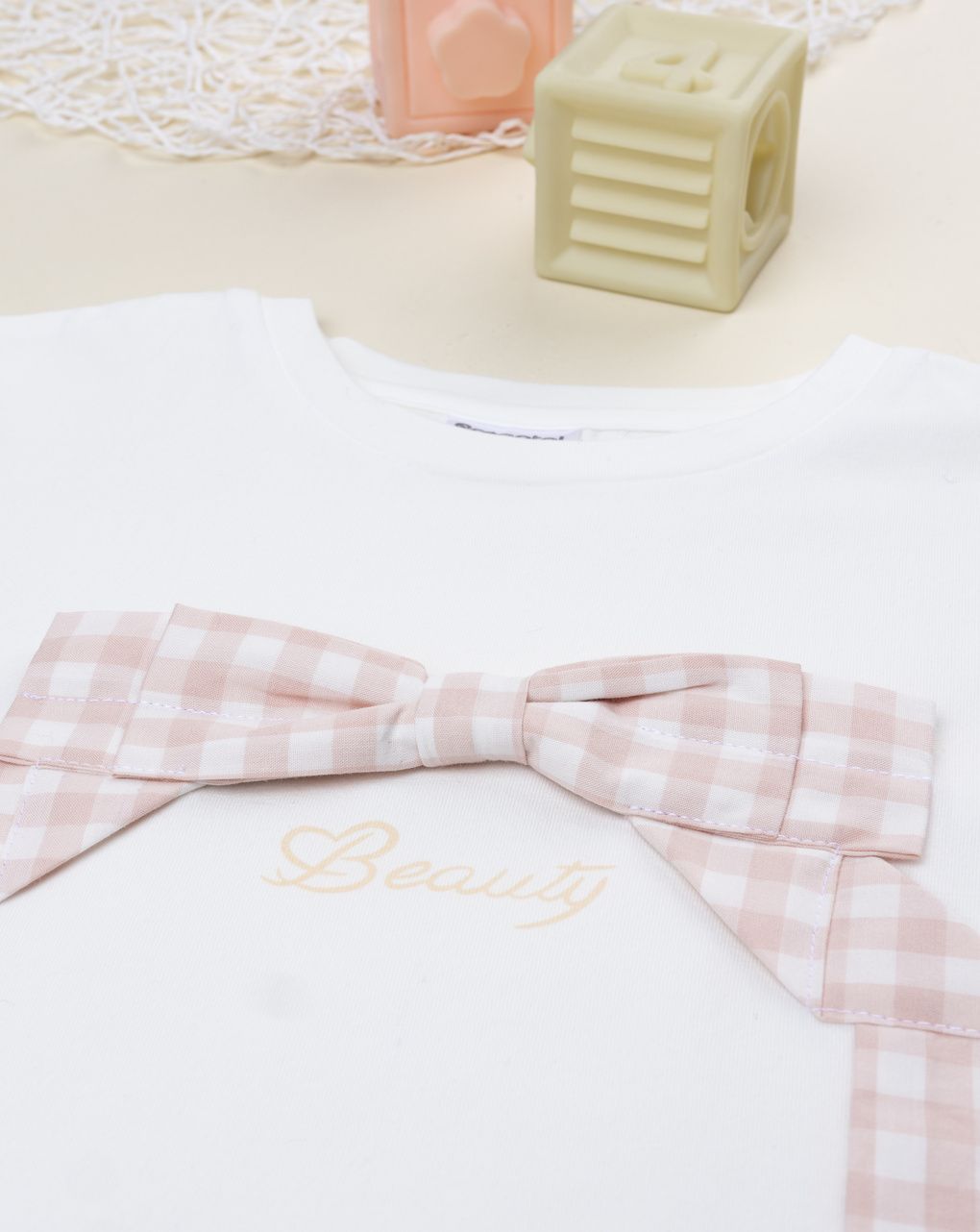 T-shirt bimba bianca con fiocco