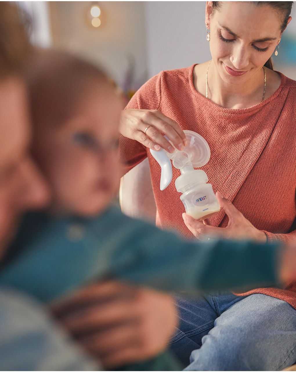 Tiralatte manuale singolo natural motion, estrazione facile e veloce, stimola il flusso del latte. senza bpa*.  modello scf430/01 - philips avent