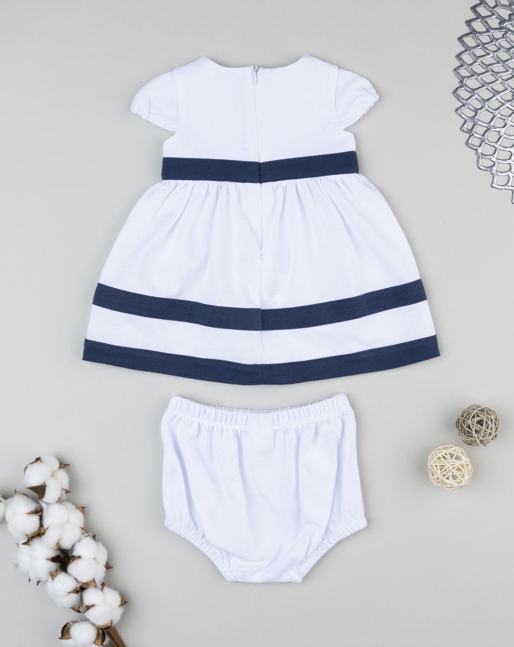 Abito bimba bianco/blu con fiore