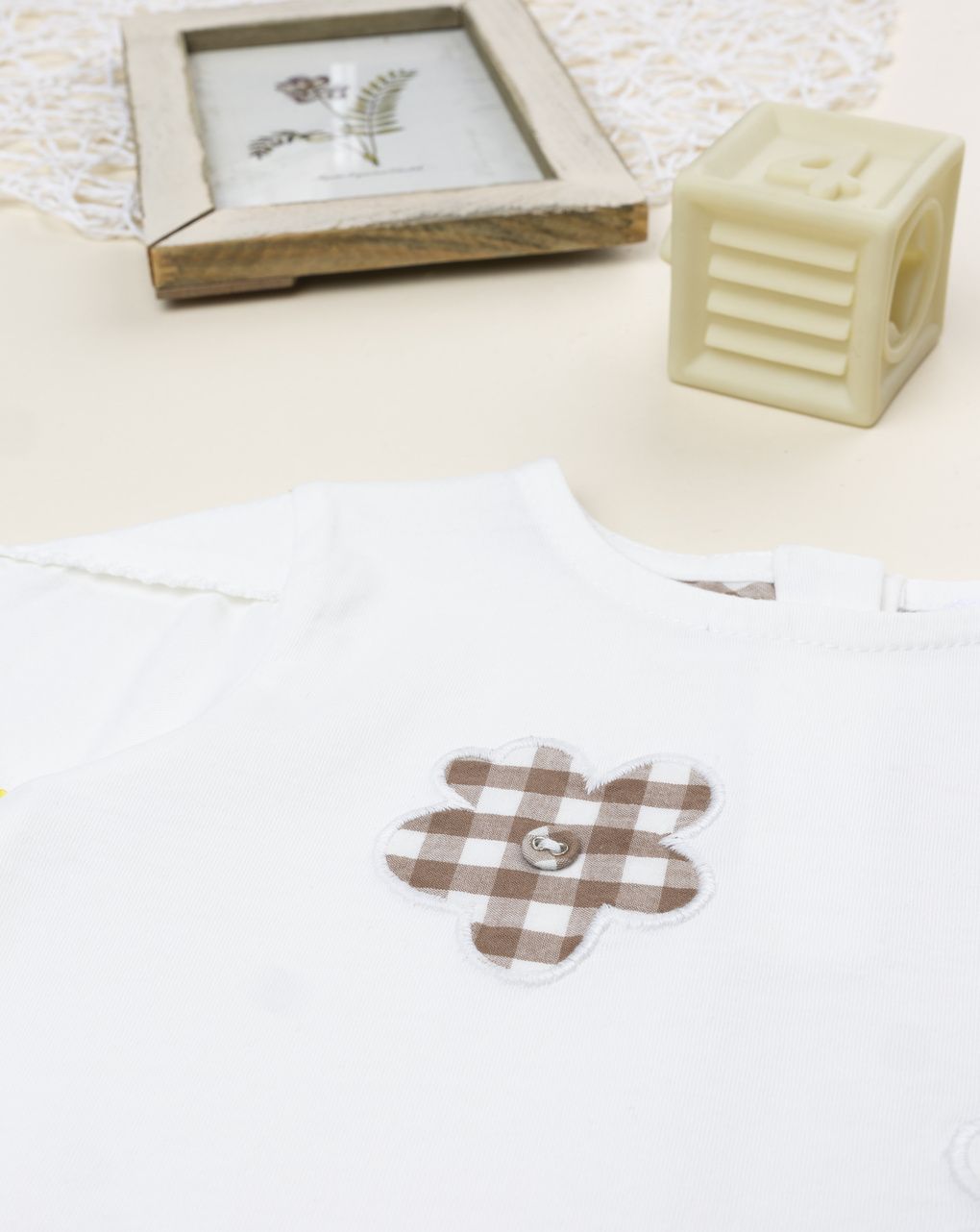 T-shirt bimba panna dettagli vichy