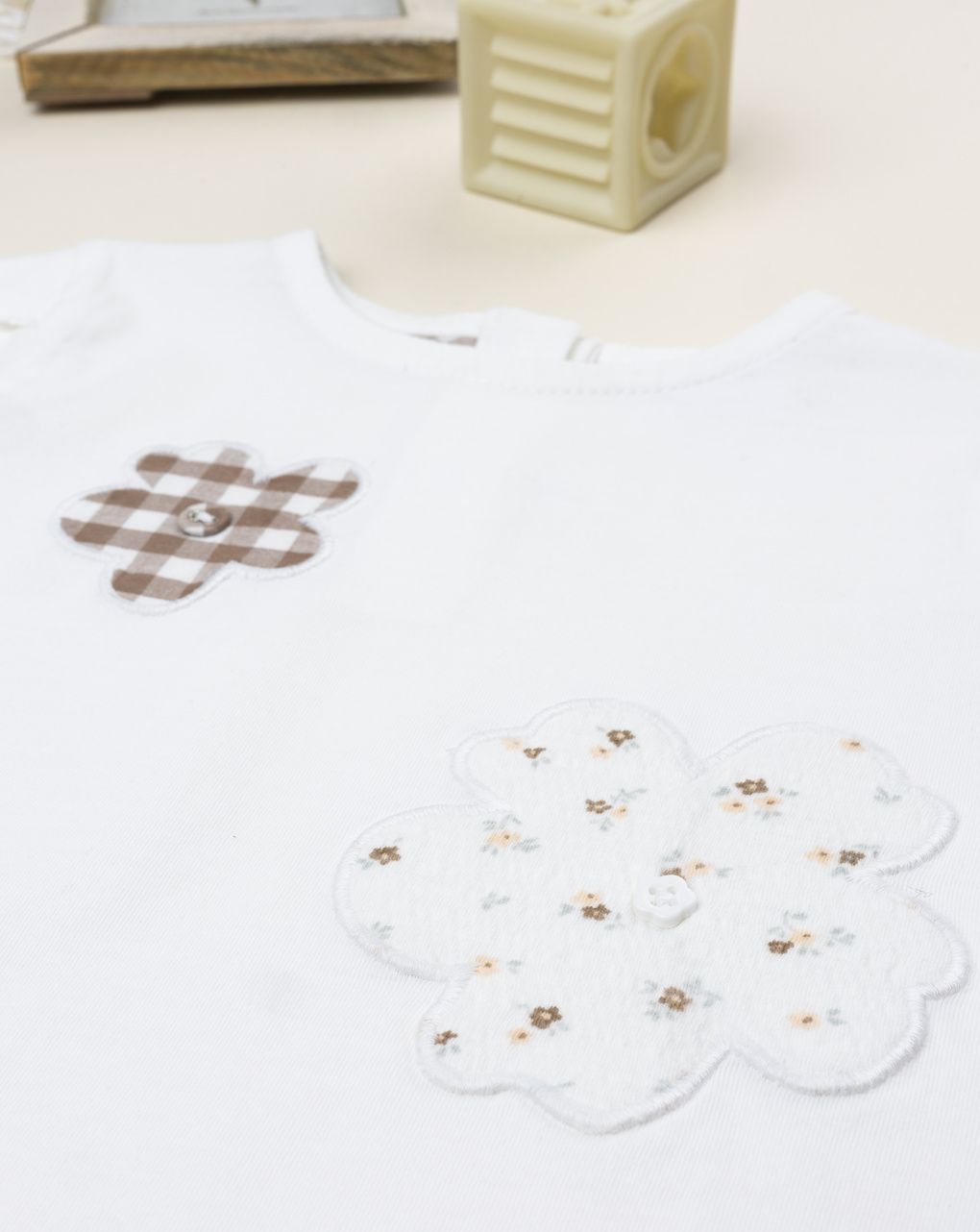 T-shirt bimba panna dettagli vichy