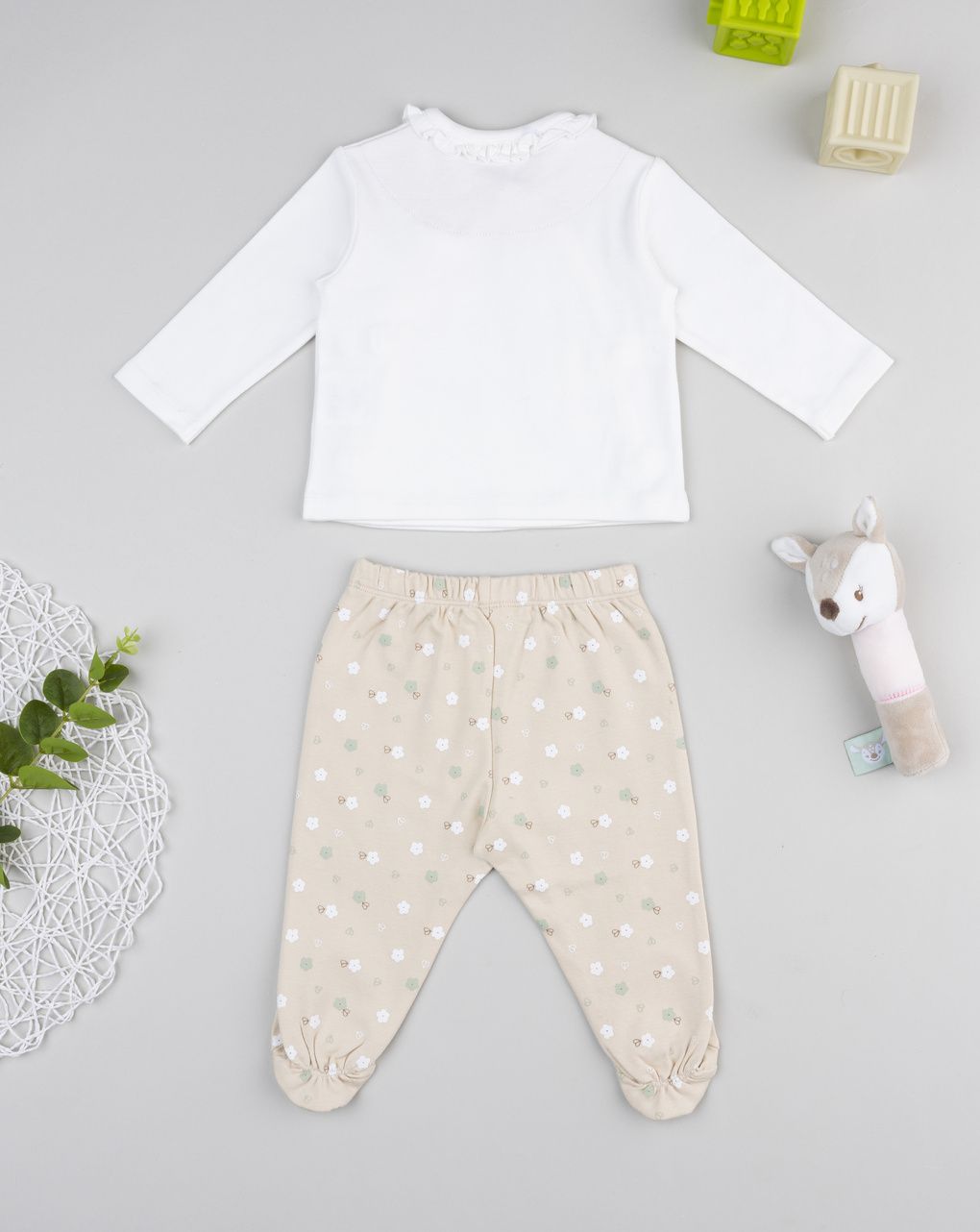 Completo bimba beige t-shirt e ghette nature