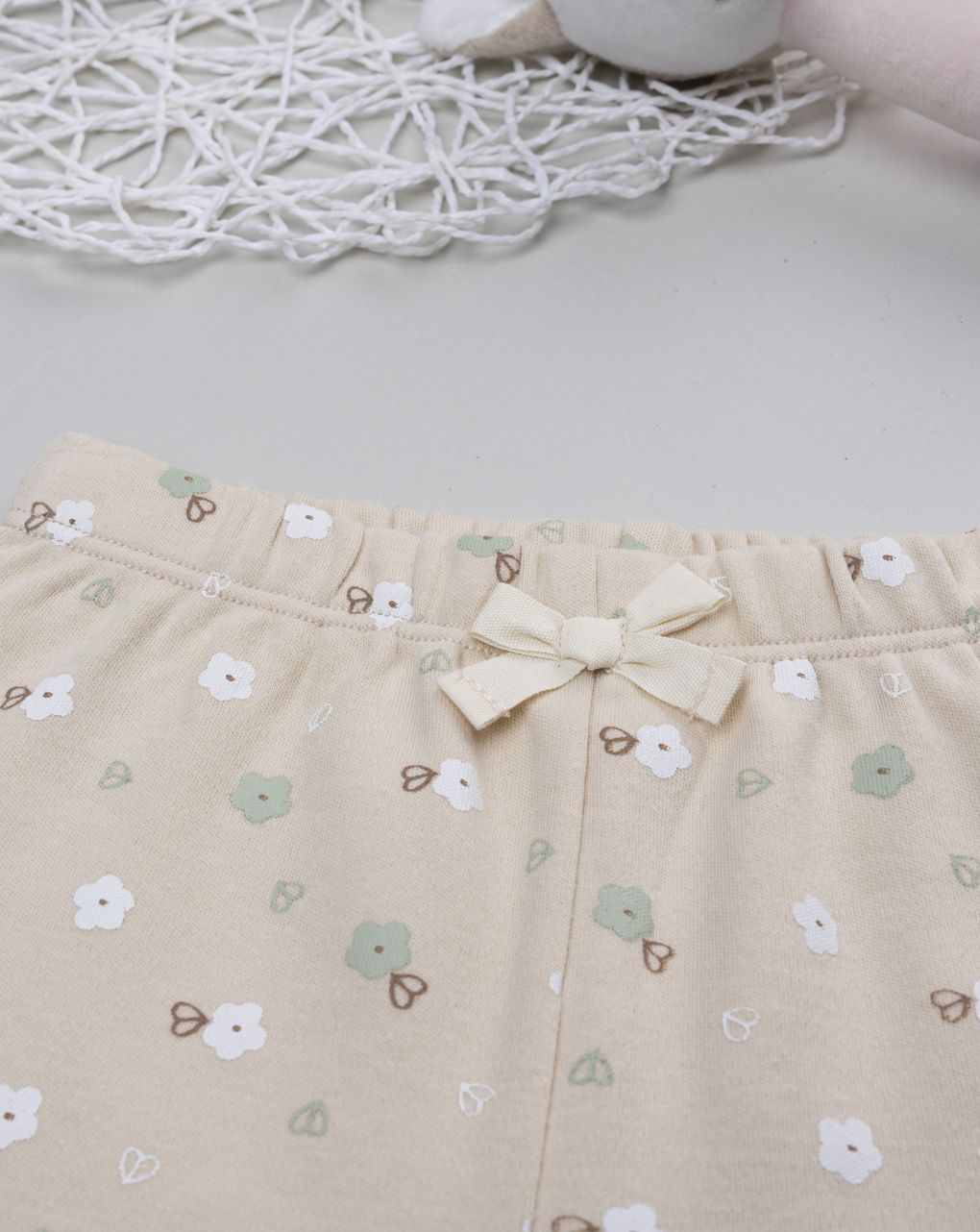 Completo bimba beige t-shirt e ghette nature