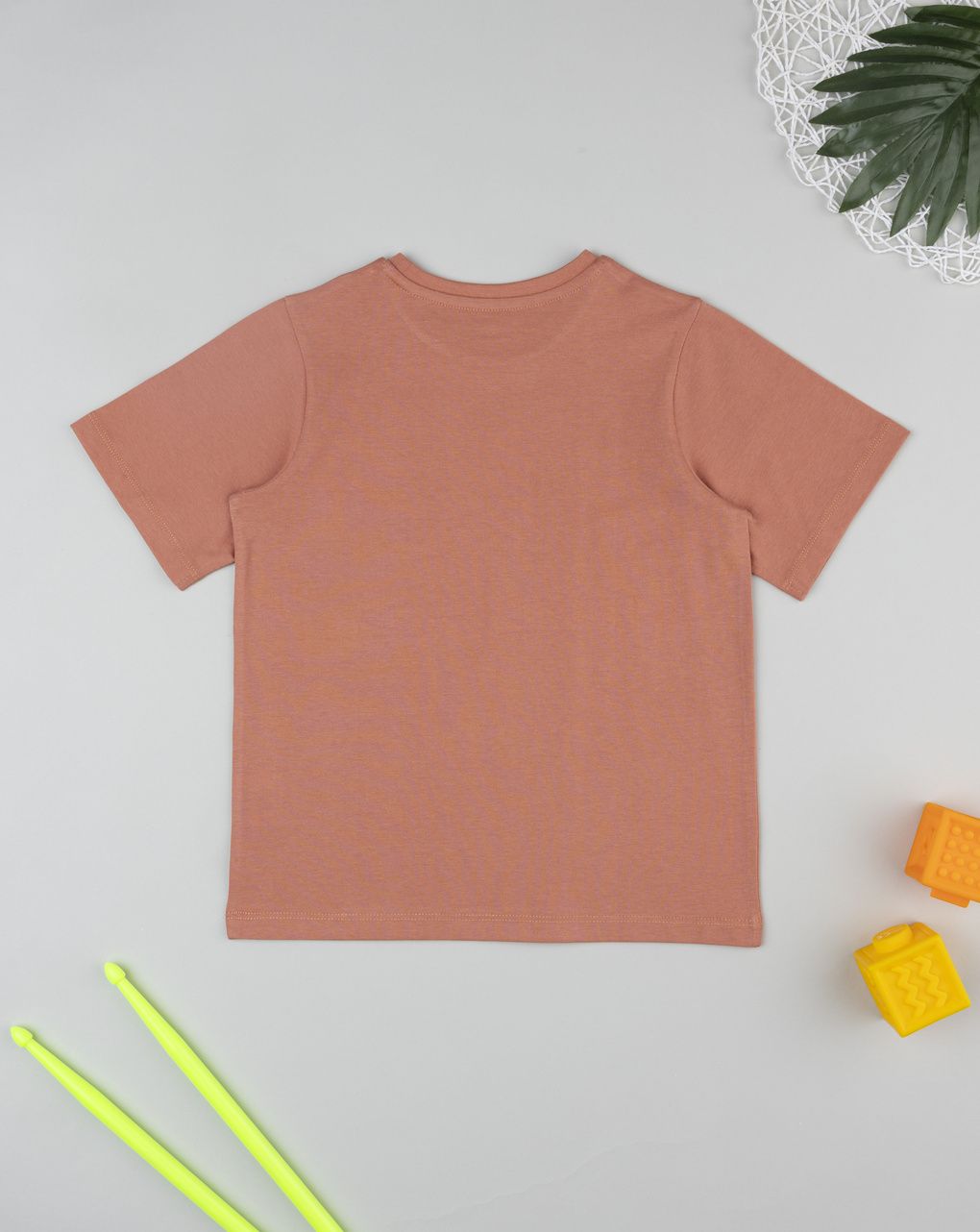 T-shirt bimbo arancione stampata