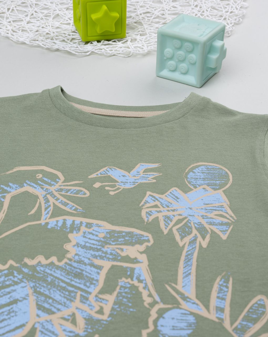 T-shirt bimbo verde stampata