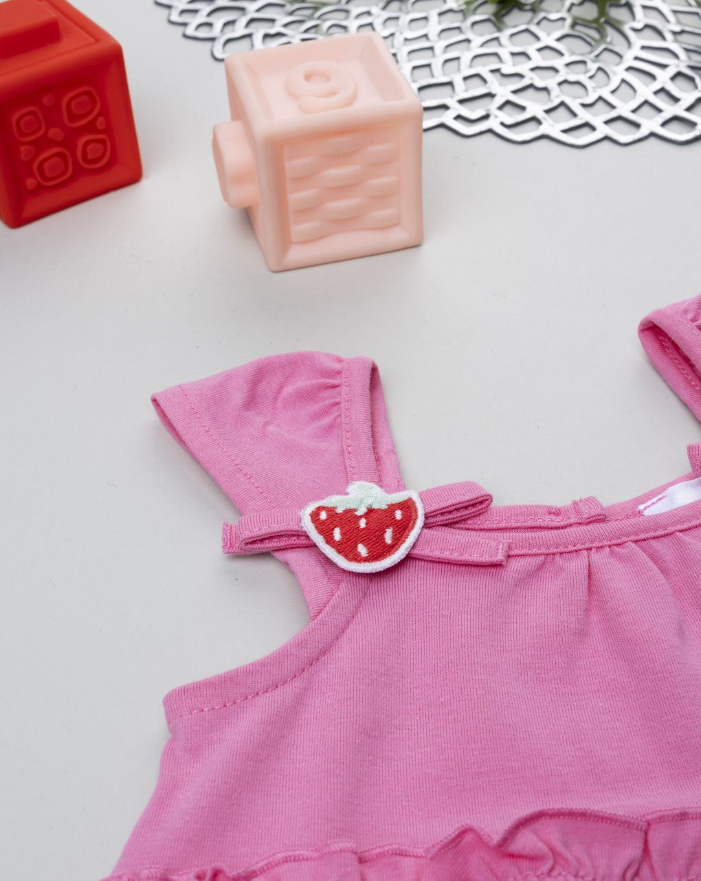 Abito bimba rosa con balze e patch
