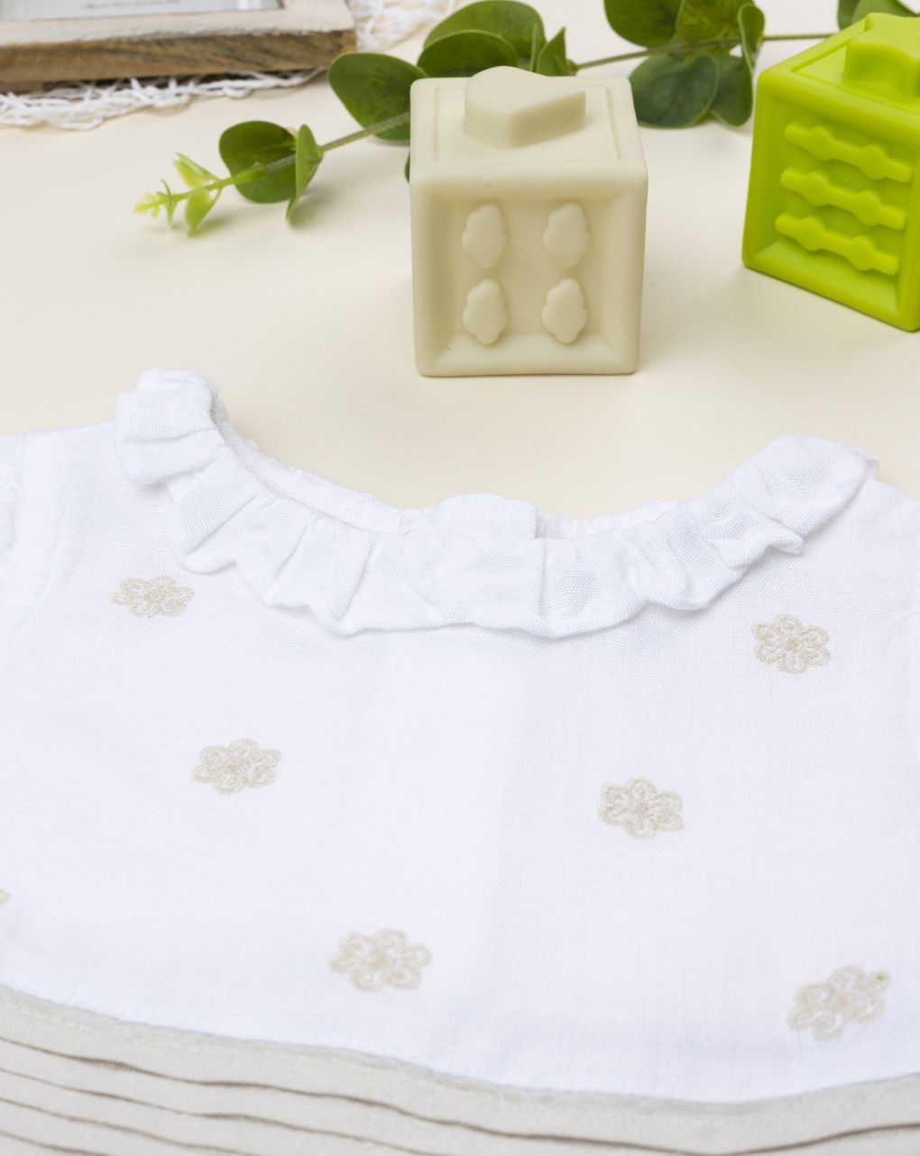 Abito lino bimba beige con ricami