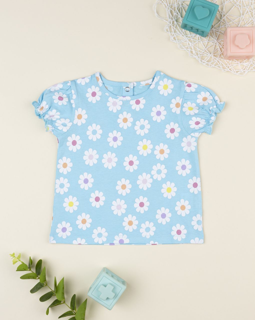 T-shirt azzurra bimba margherite