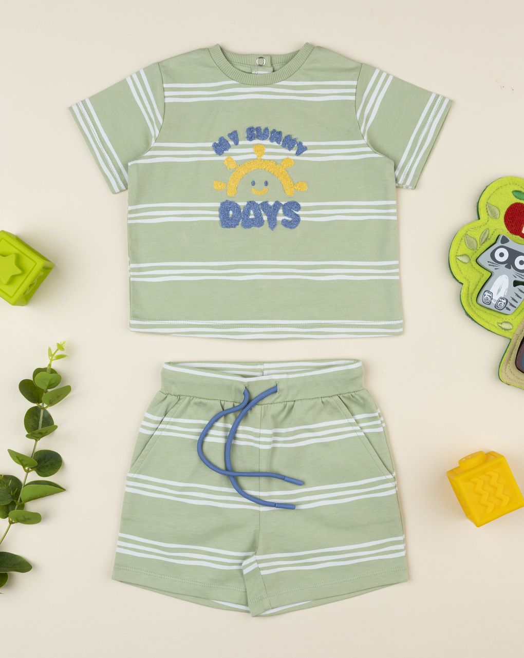 Completo verde bimbo a righe con ricamo