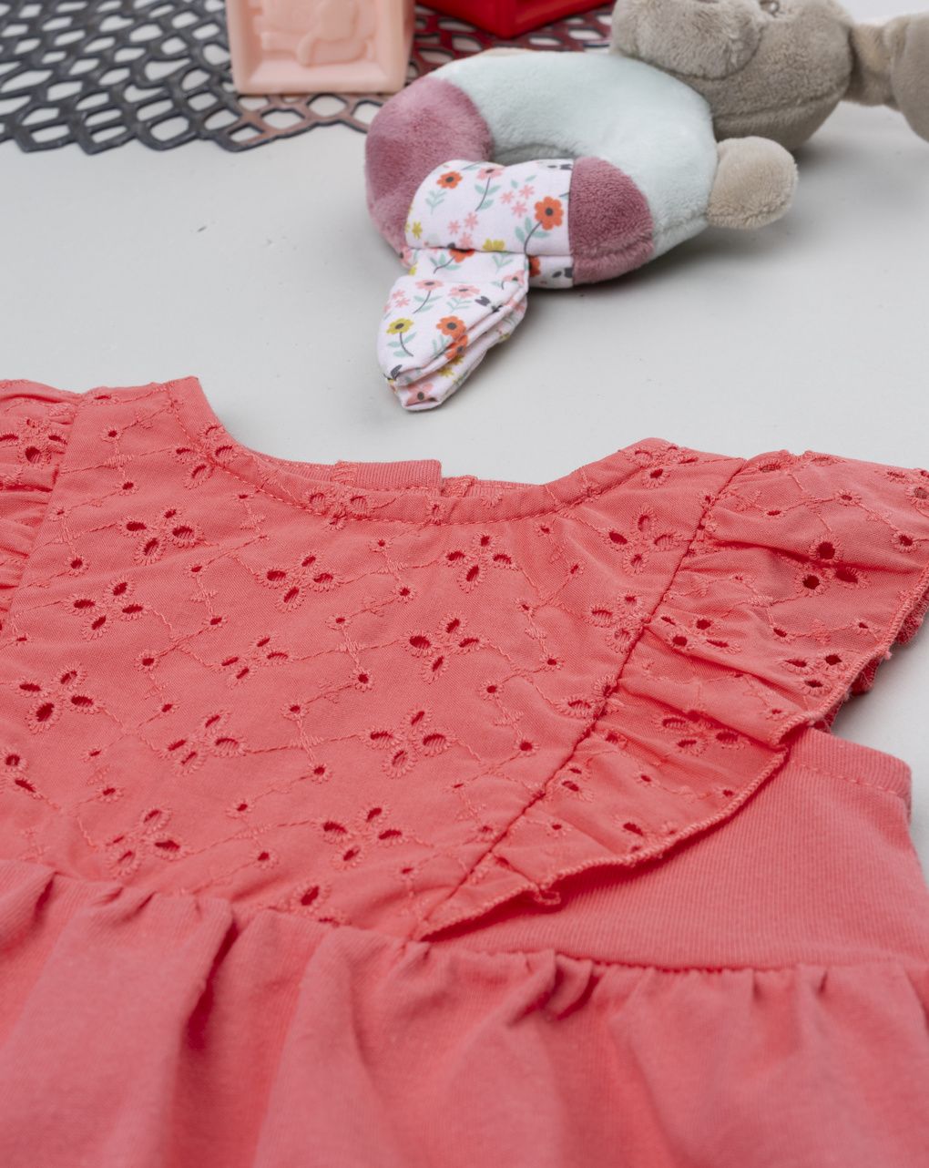 Pagliaccetto bimba corallo con sangallo