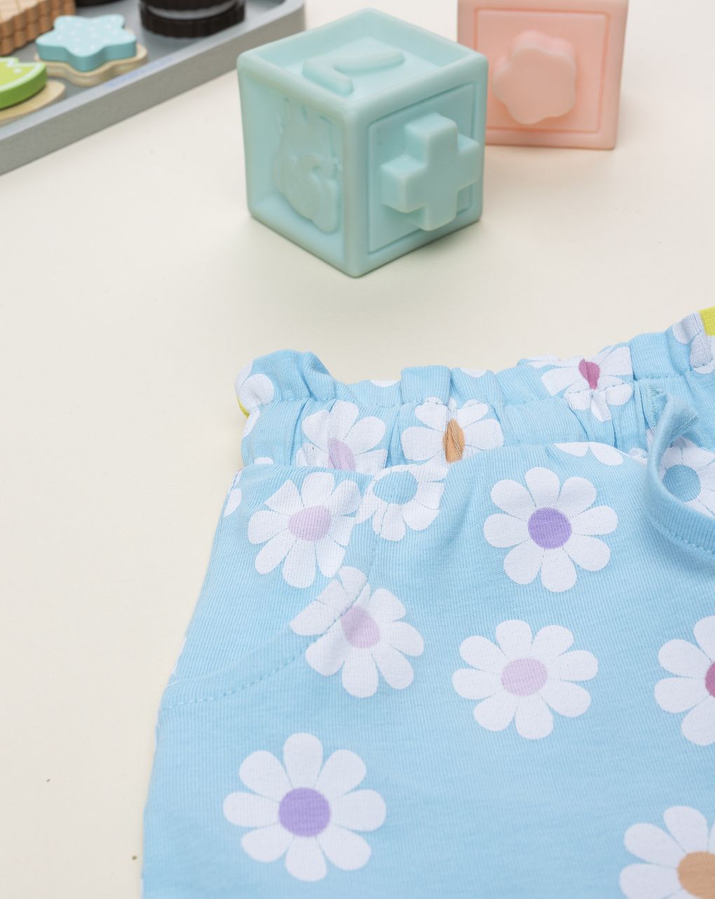 Short azzurri bimba margherite