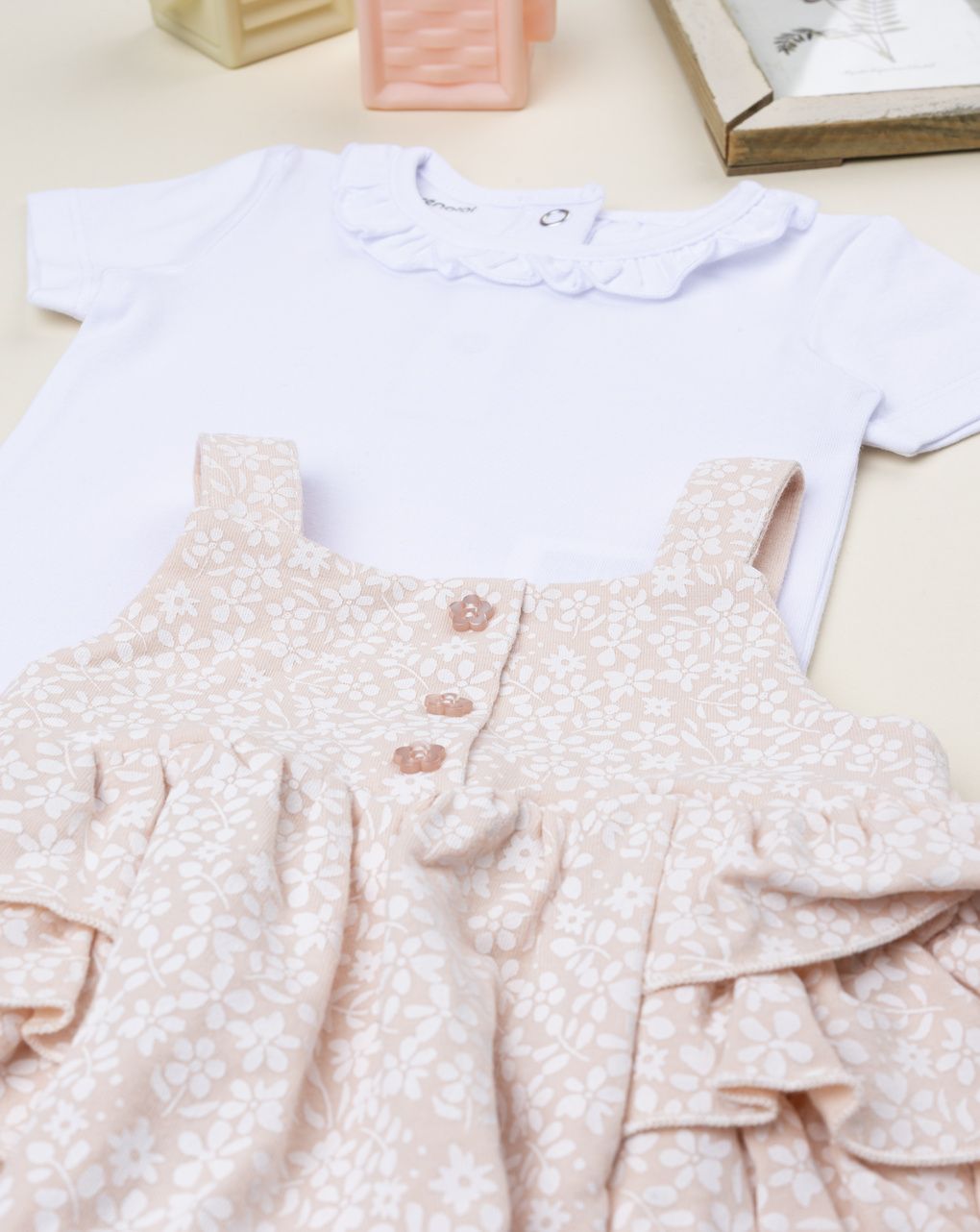 Completo salopette bimba bienco/beige