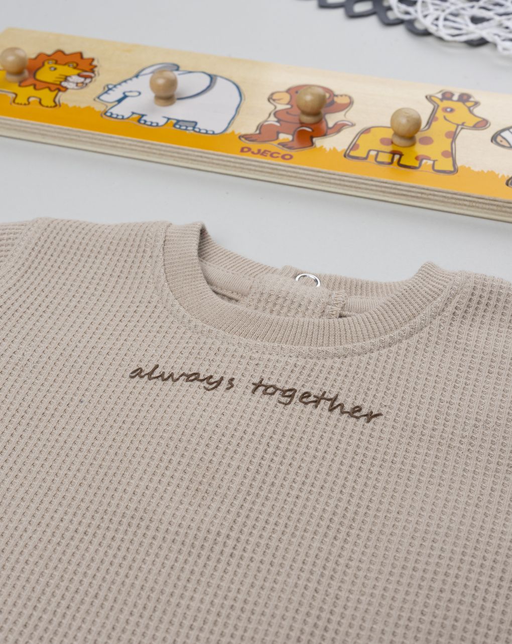 T-shirt bimbo marrone cagnolini