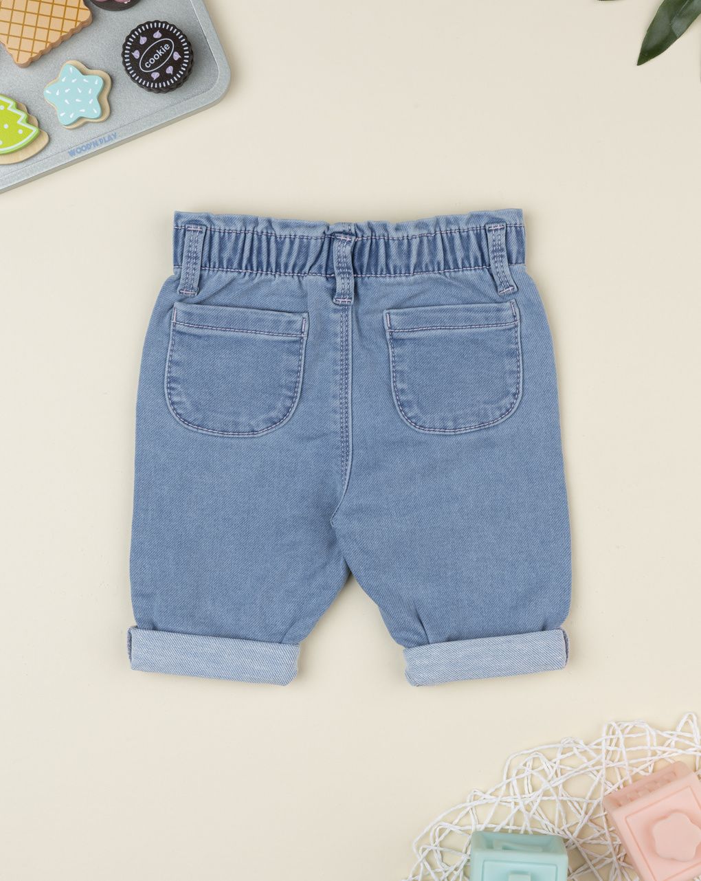 Jeans neonata con ricamo