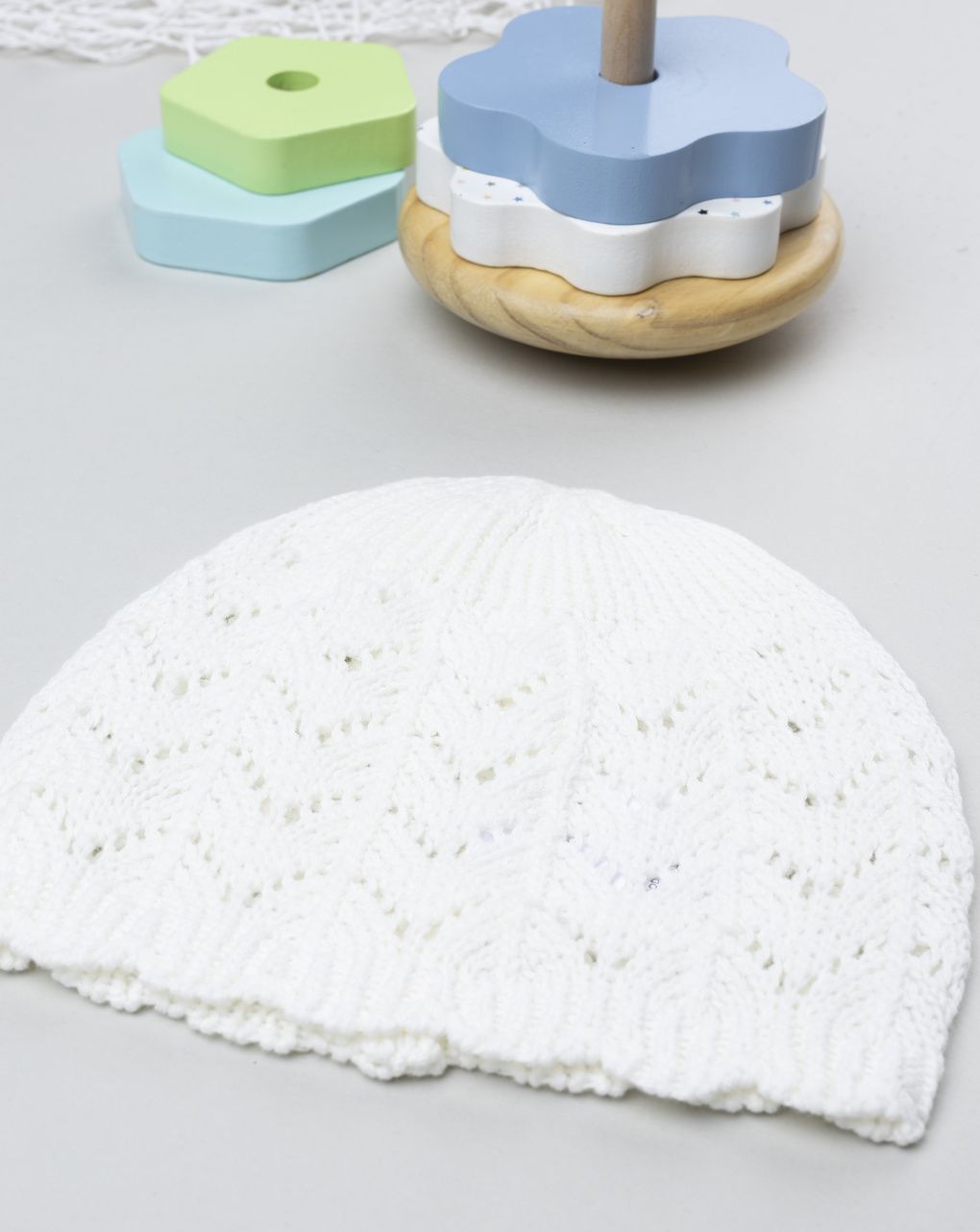 Berretto bianco traforato neonata