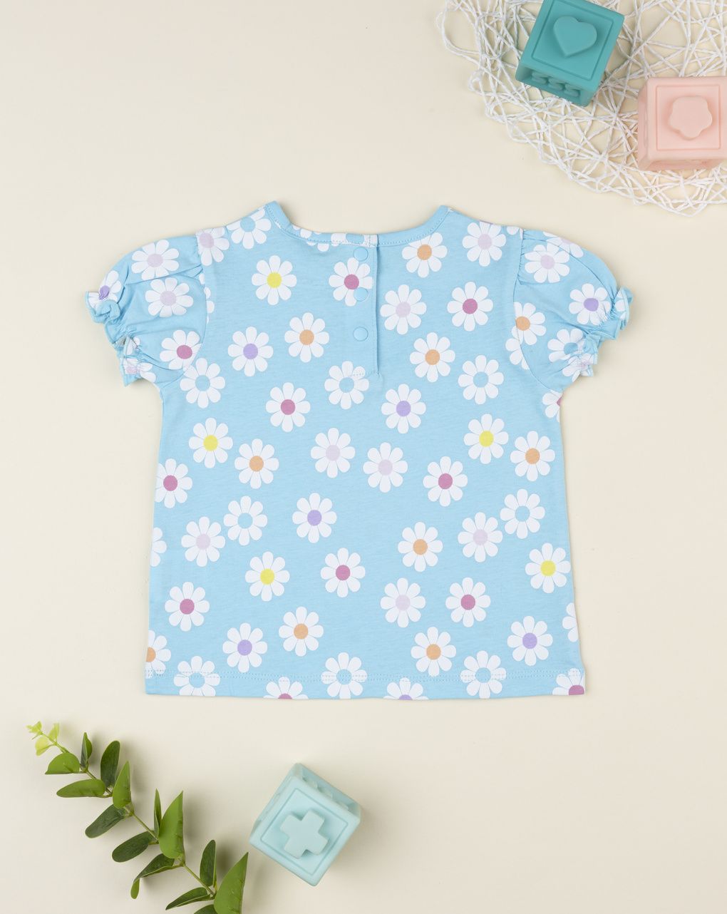 T-shirt azzurra bimba margherite