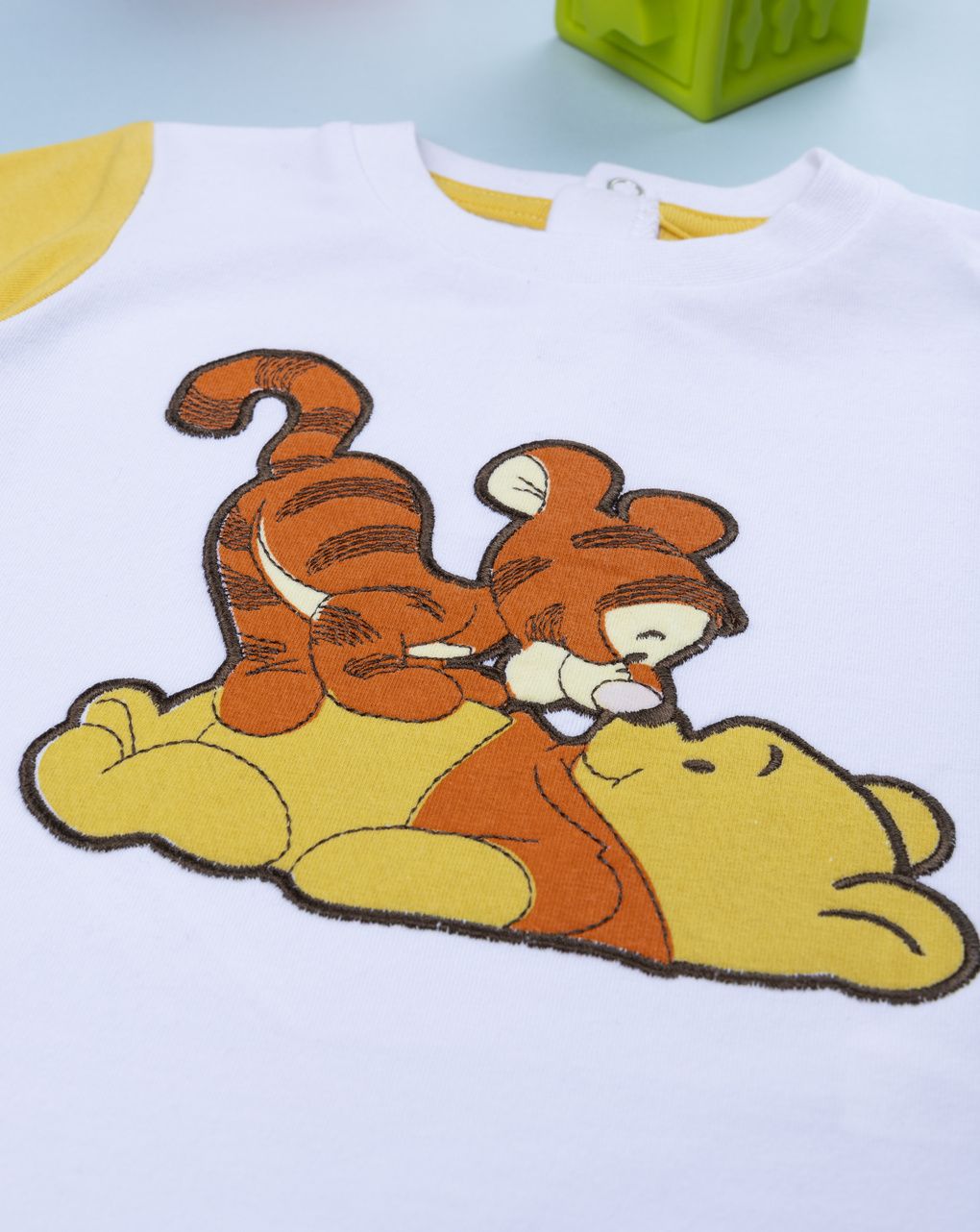 T-shirt tre colori bimbo winnie the pooh