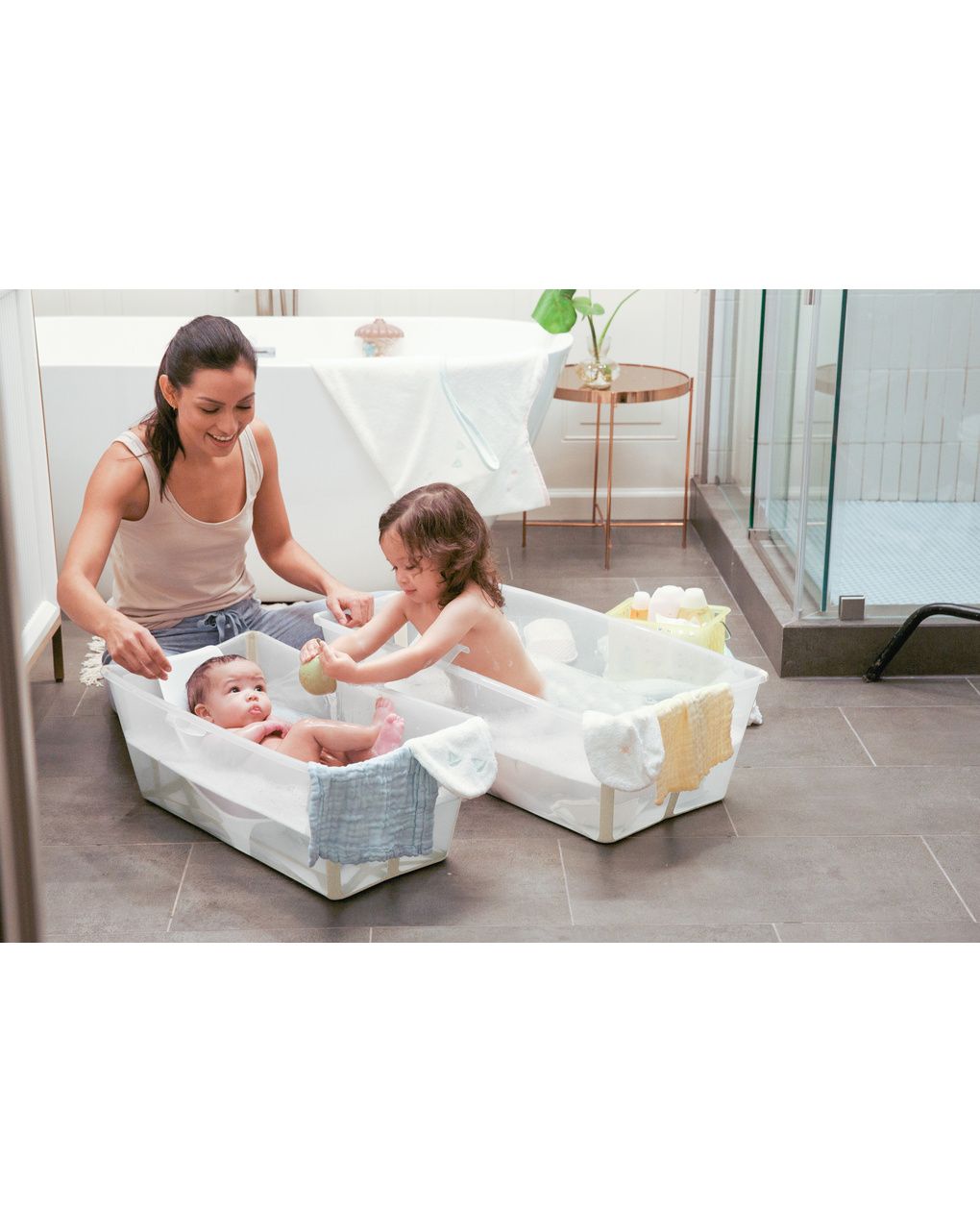 Vaschetta pieghevole flexi bath® con supporto per neonati - sandy beige - stokke®