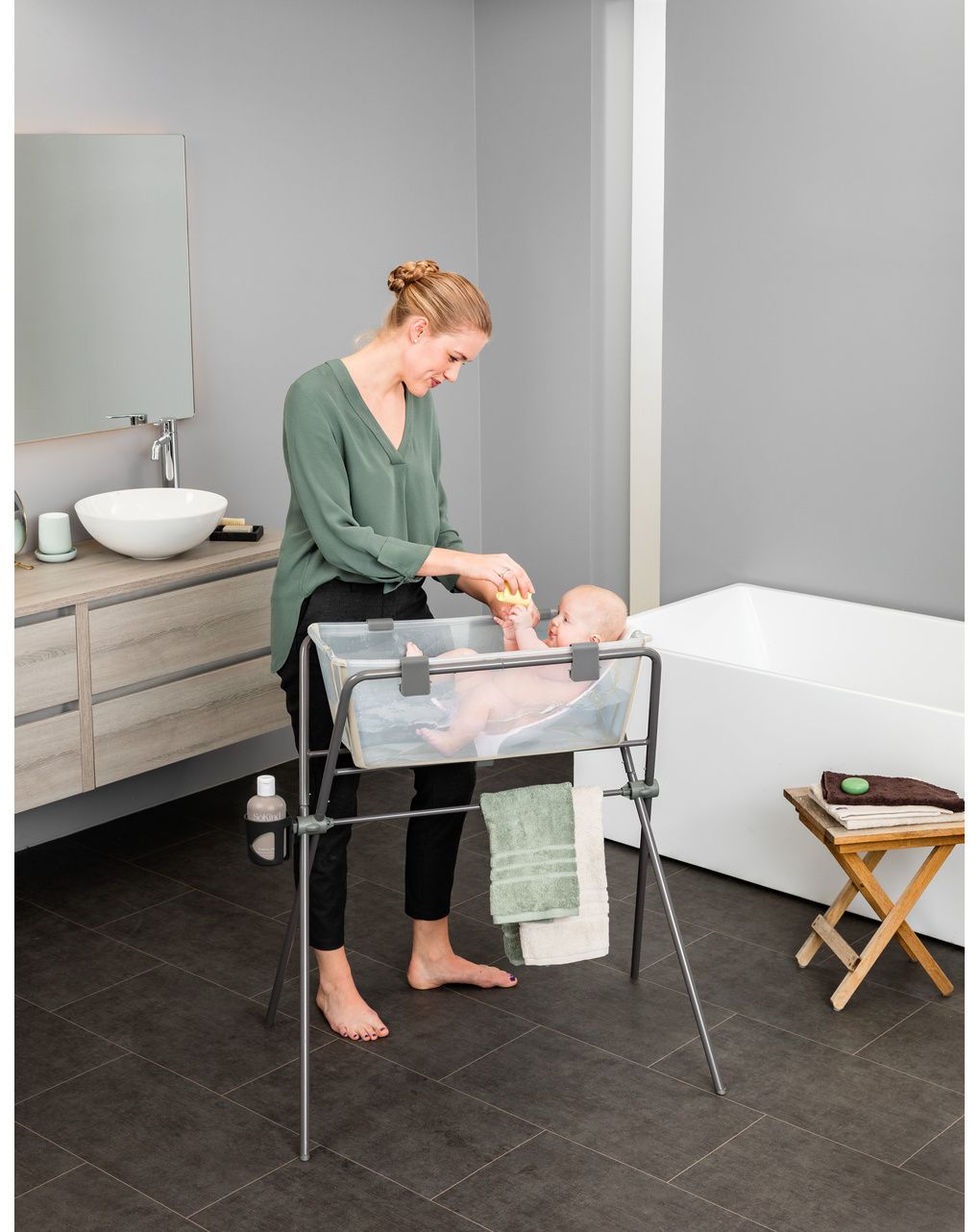 Vaschetta pieghevole flexi bath® con supporto per neonati - sandy beige - stokke®