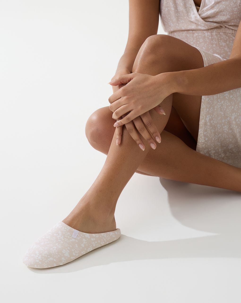 Pantofole donna beige fiori allover