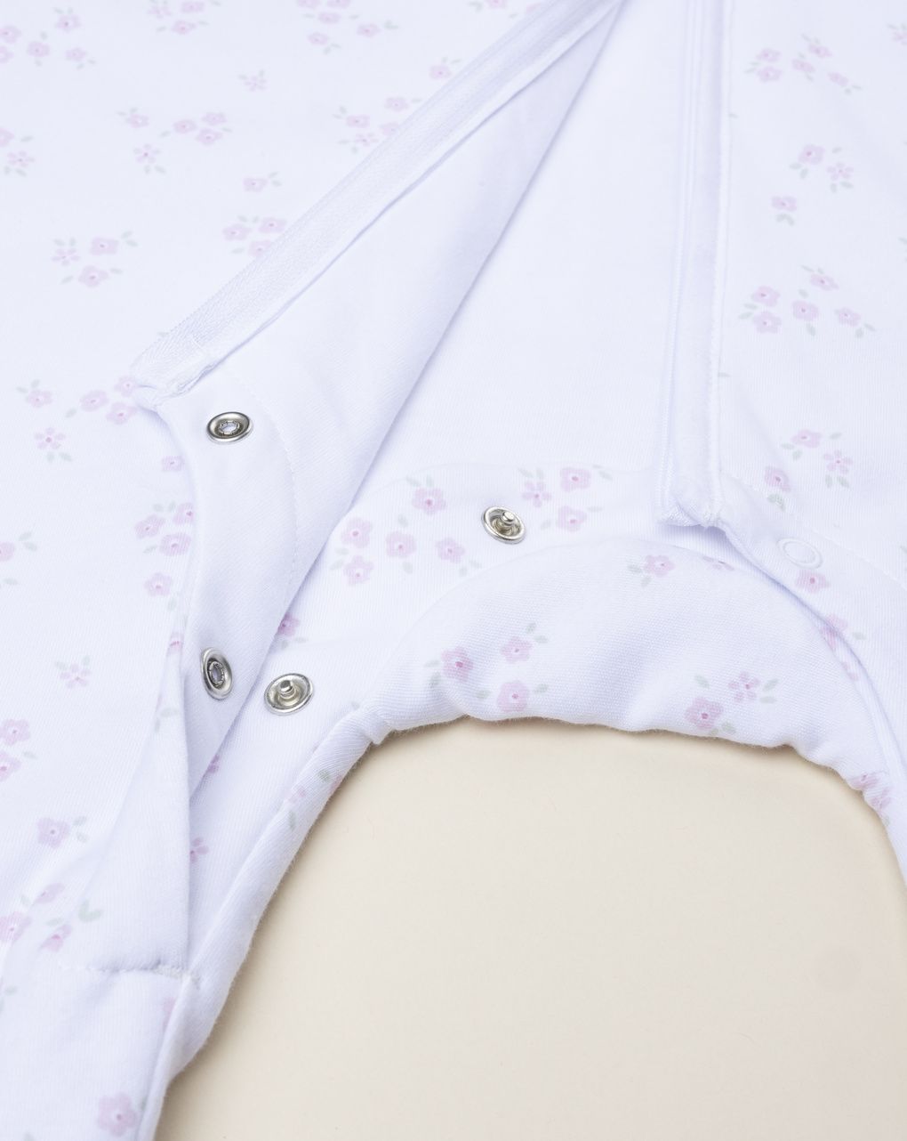 Sacco nanna bimba bianco fiori allover - tog 1,5