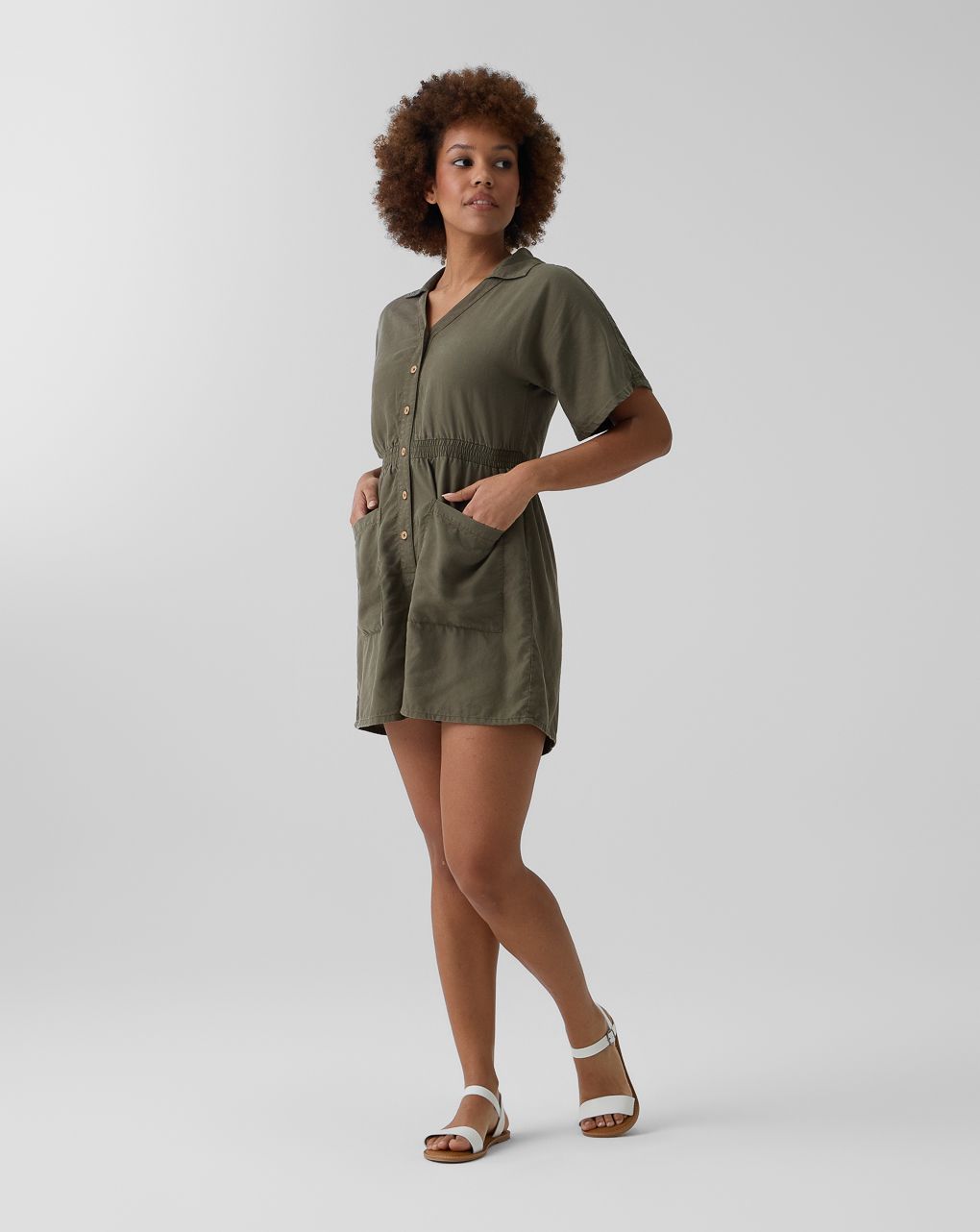 Tuta corta premaman verde con bottoni e tasche